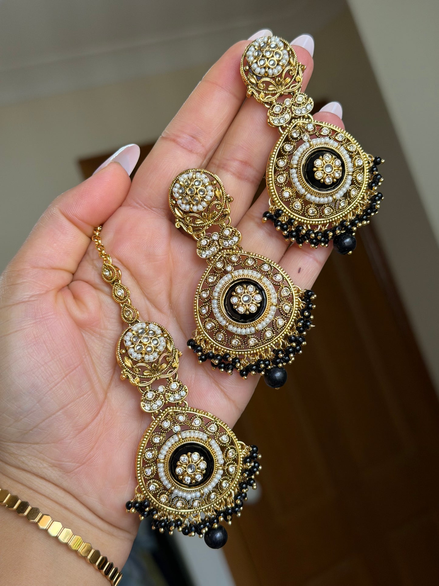 Kundan earrings tikka set