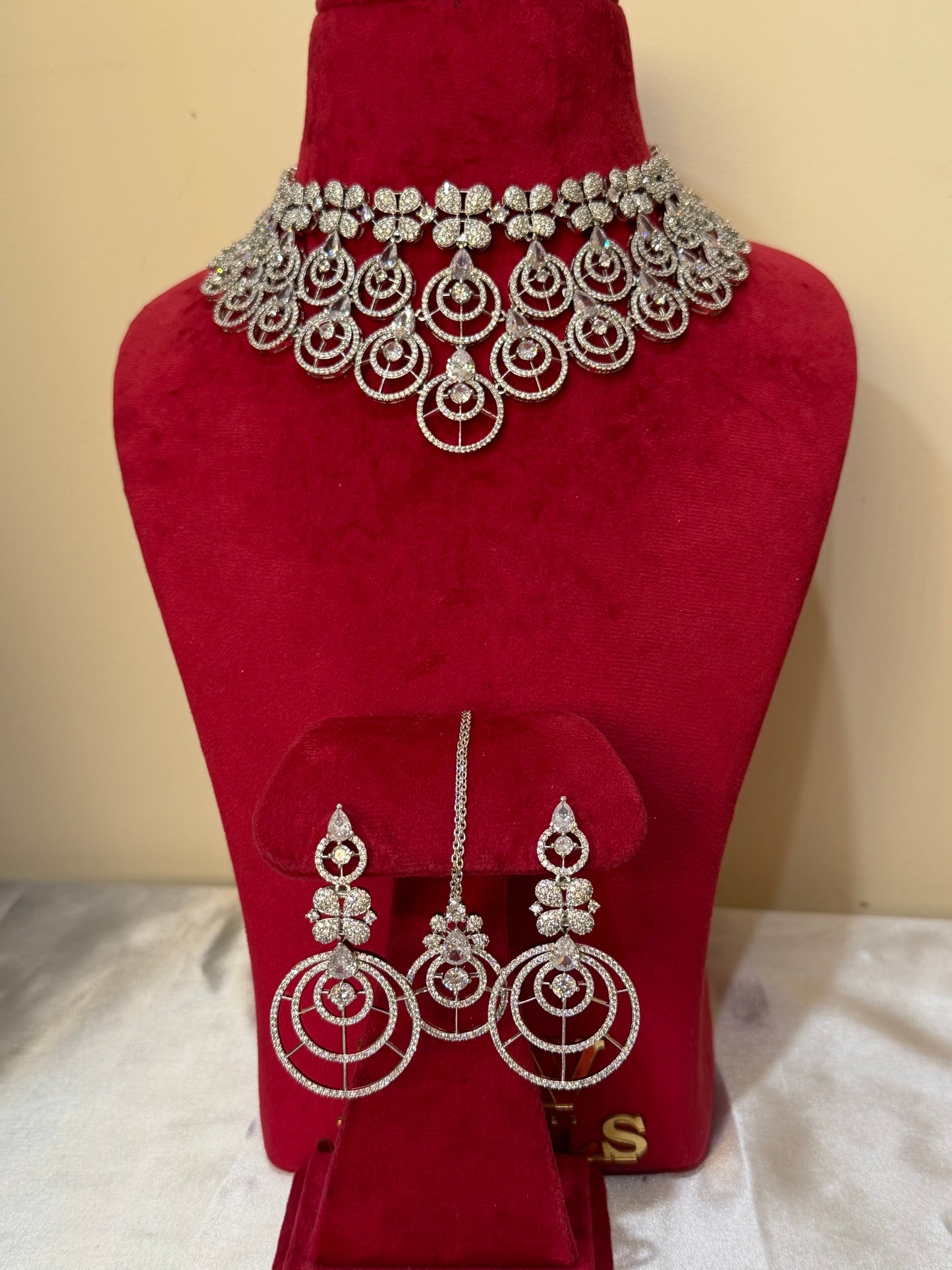 Premium ad necklace set