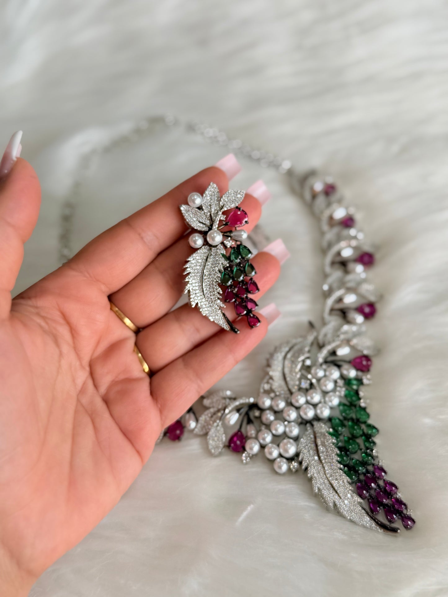 Exclusive necklace set