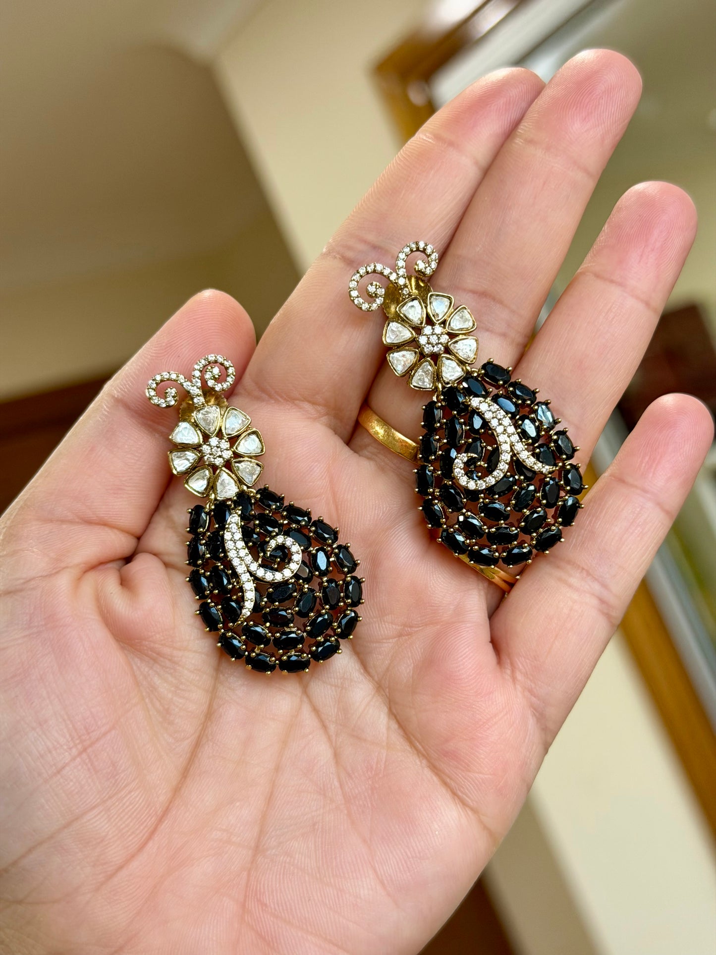 Premium earrings ( Black)