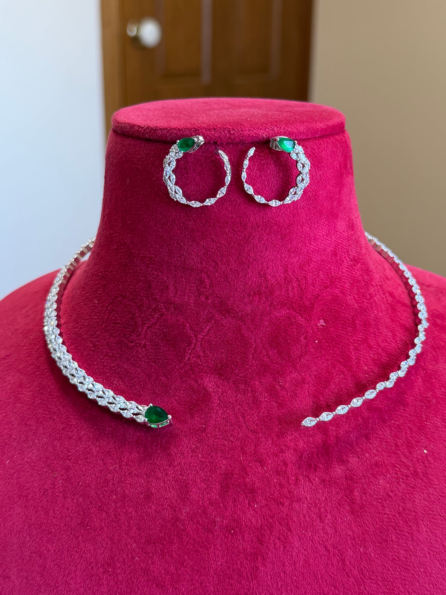 Exclusive hasli necklace