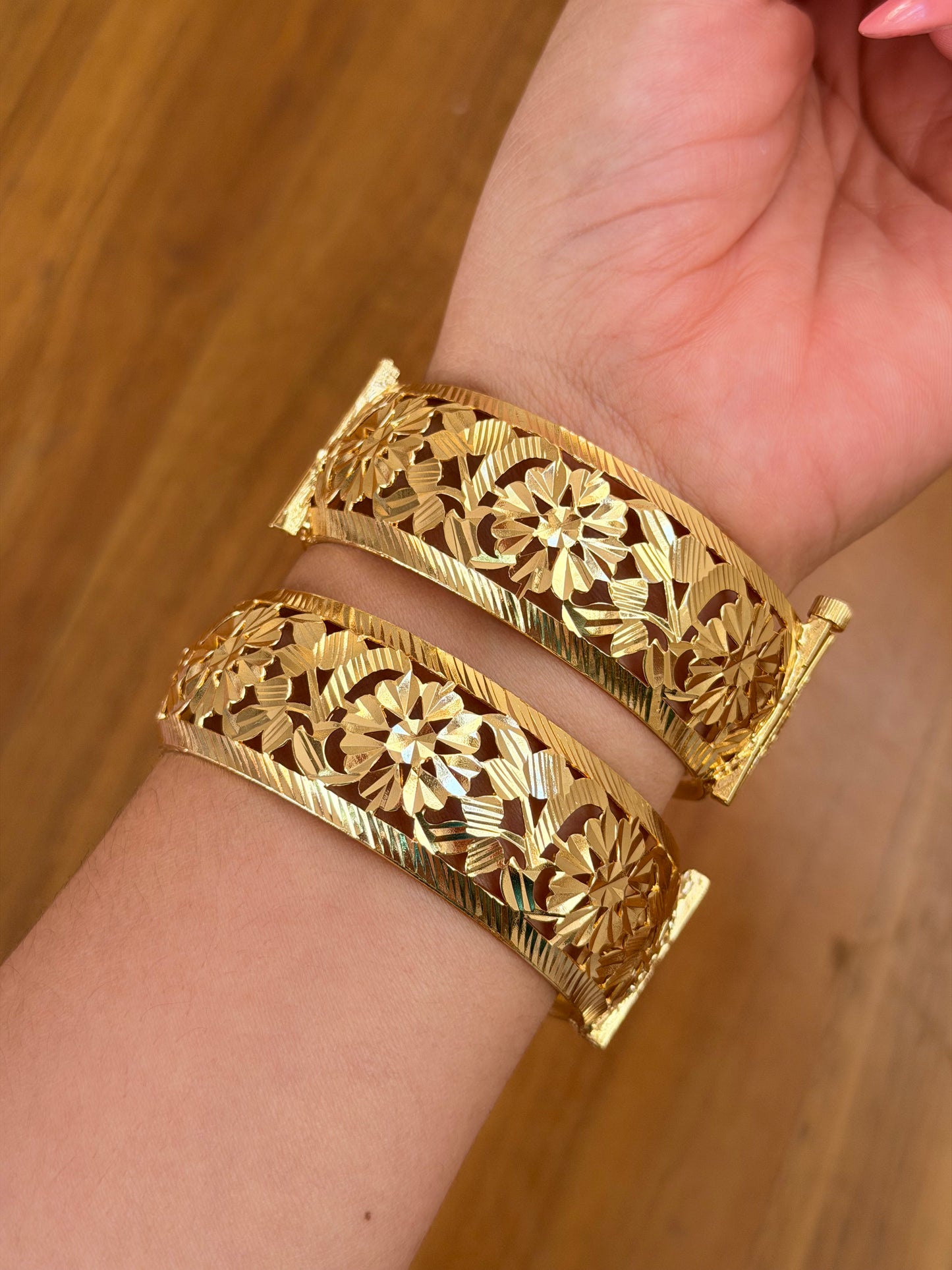 Premium gold look openable kangan