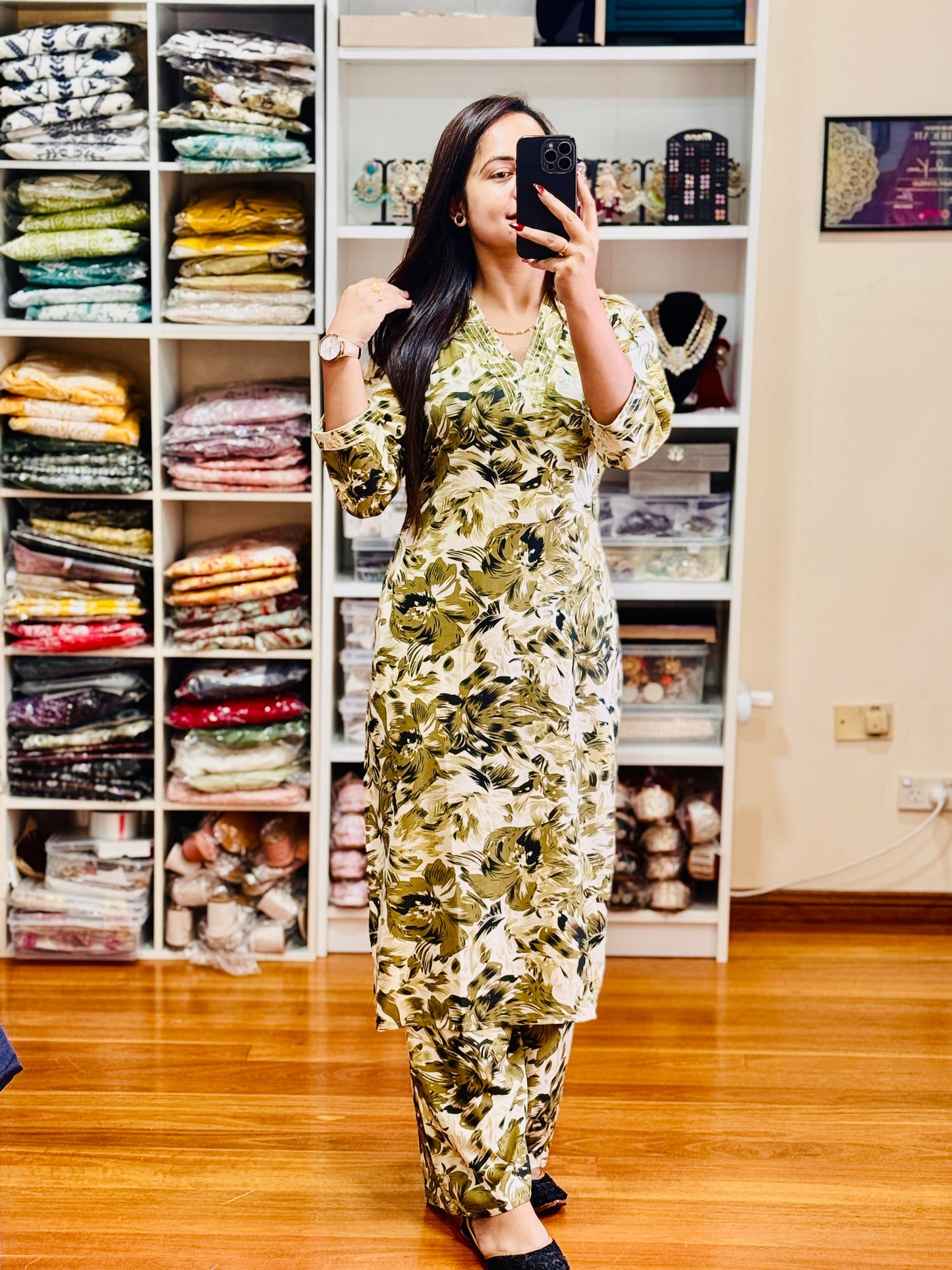 HEAVY COTTON WITH PRINT WORK TO FESTIVE COLAR WEAR STRAIGHT CUT CORD SET STYLE
DESIGNER 2 PIECE COMBO SUITS