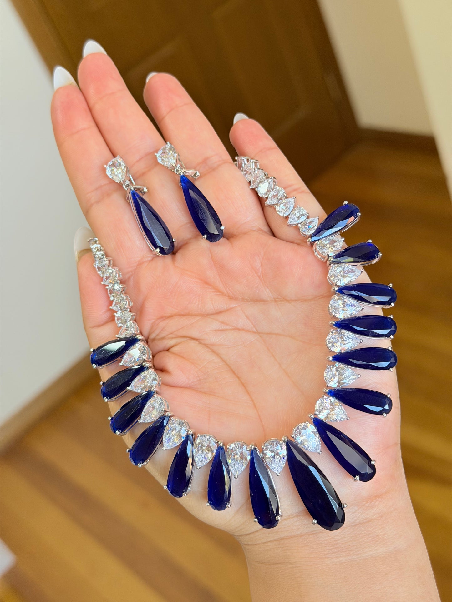 Exclusive necklace set