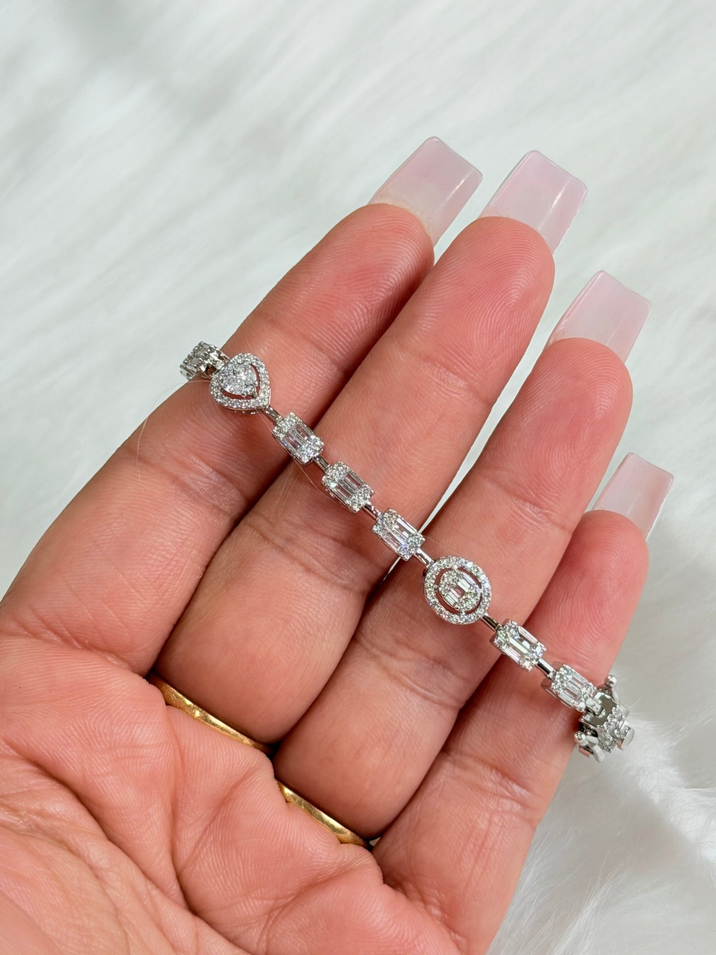 Exclusive bracelet with VVS clarity
