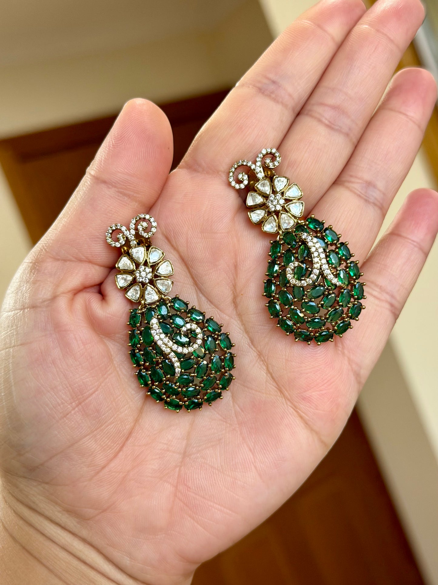 Premium earnings (Green)