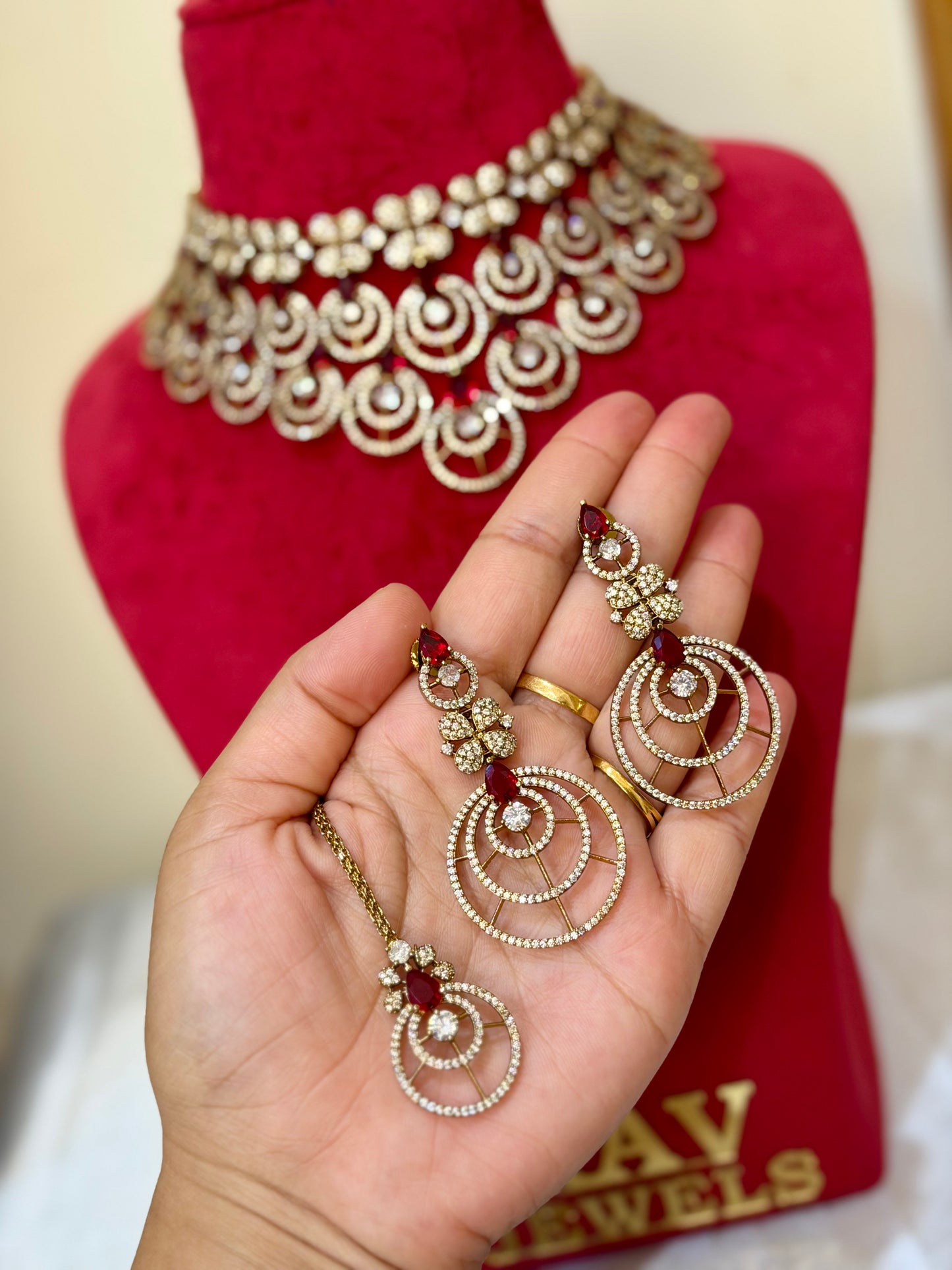 Premium ad necklace set