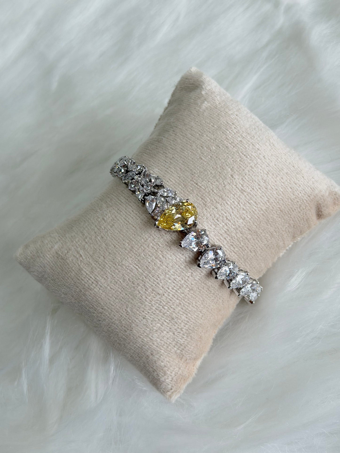 Exclusive bracelet with VVS clarity