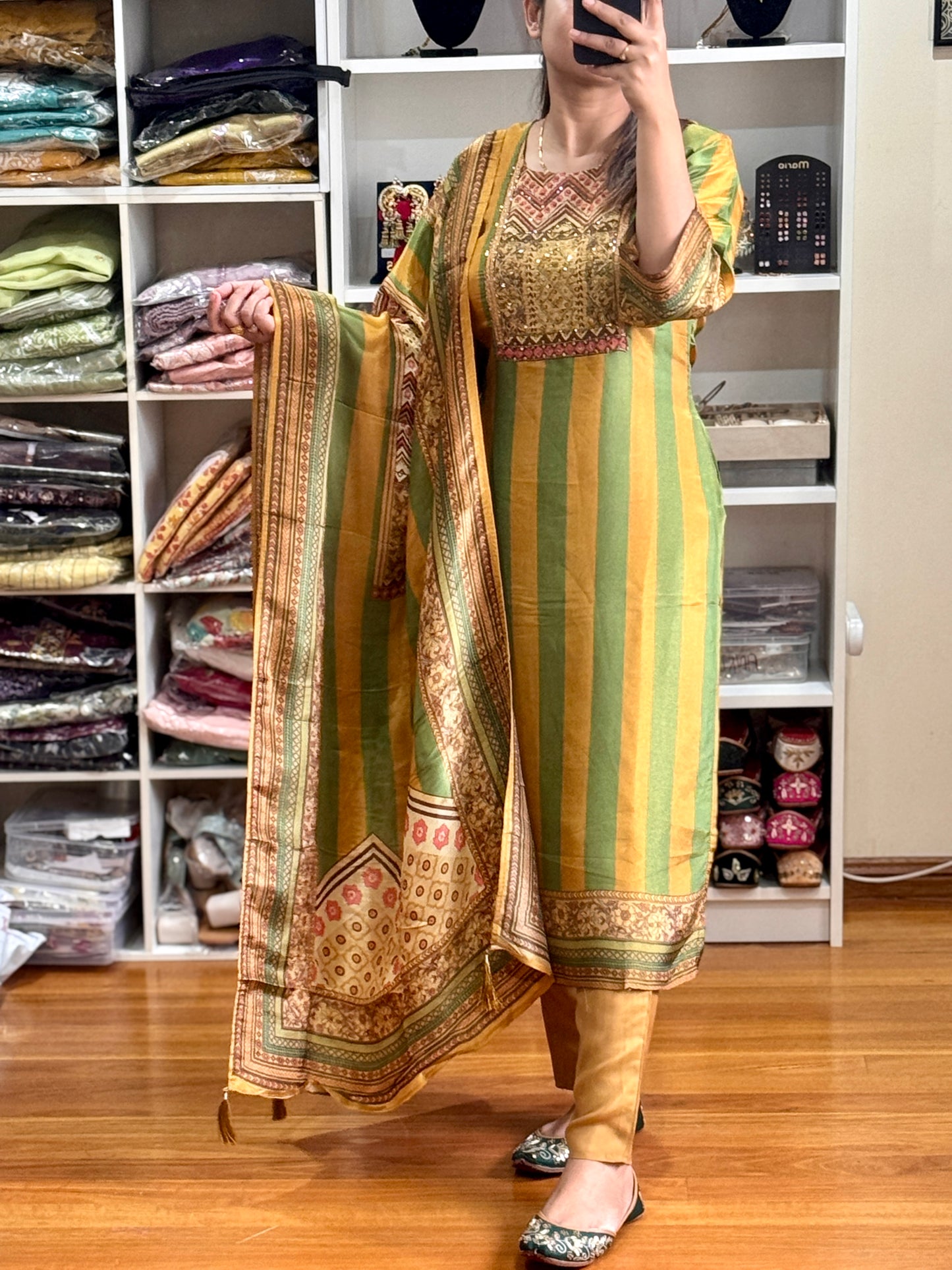 Pure shimmer with heavy handwork suit