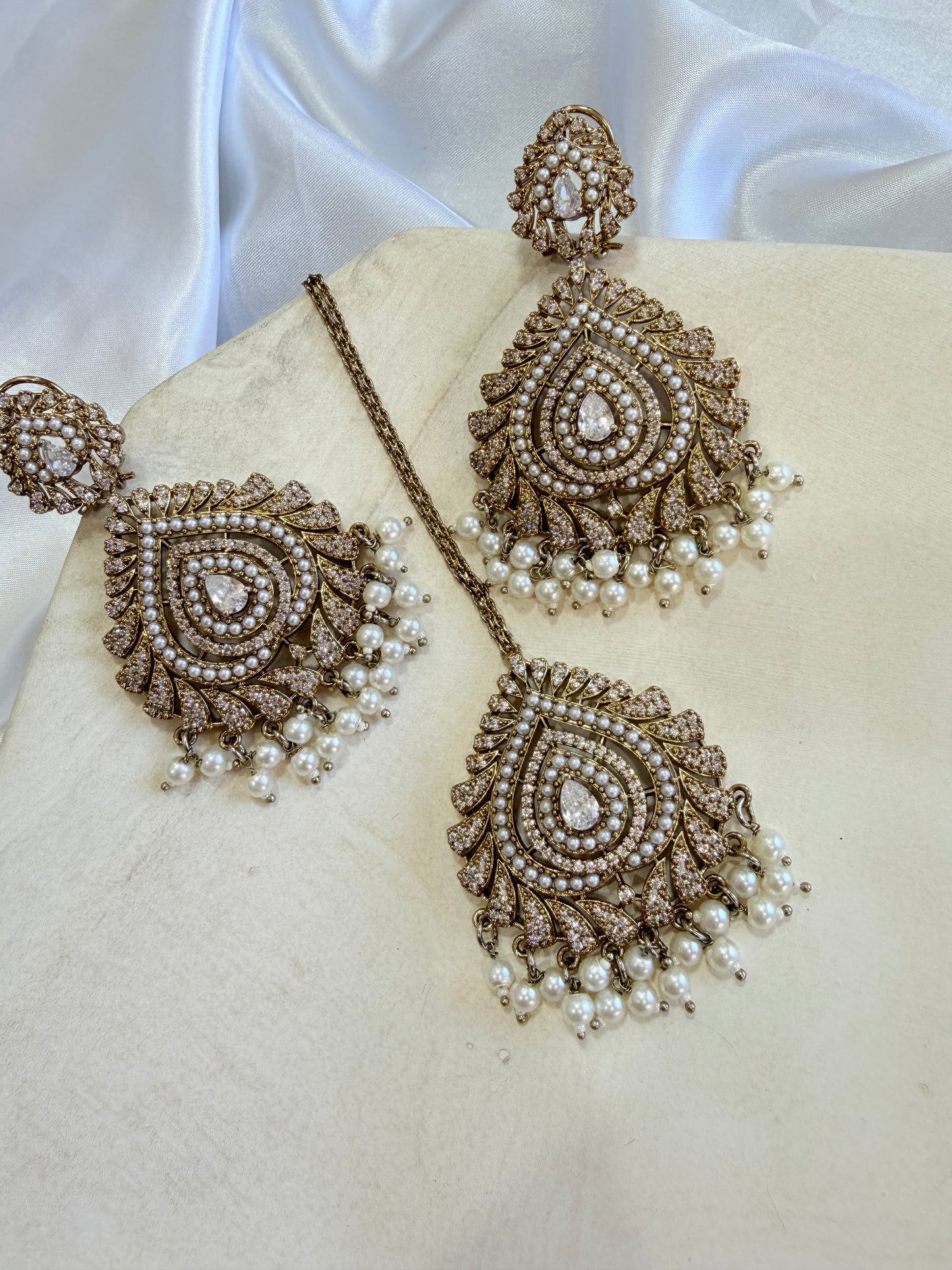 Premium Ad necklace set