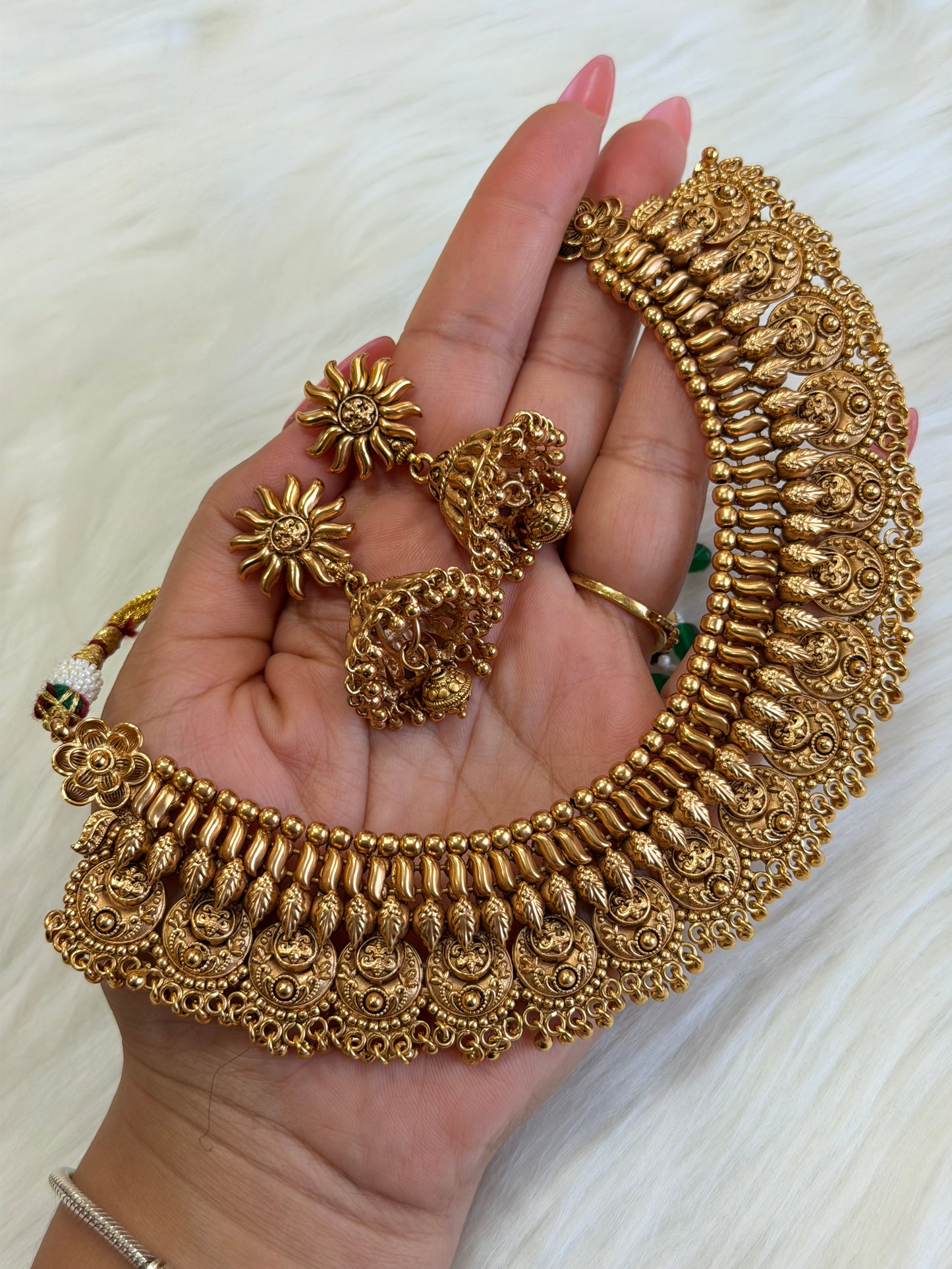 Gold look premium necklace set