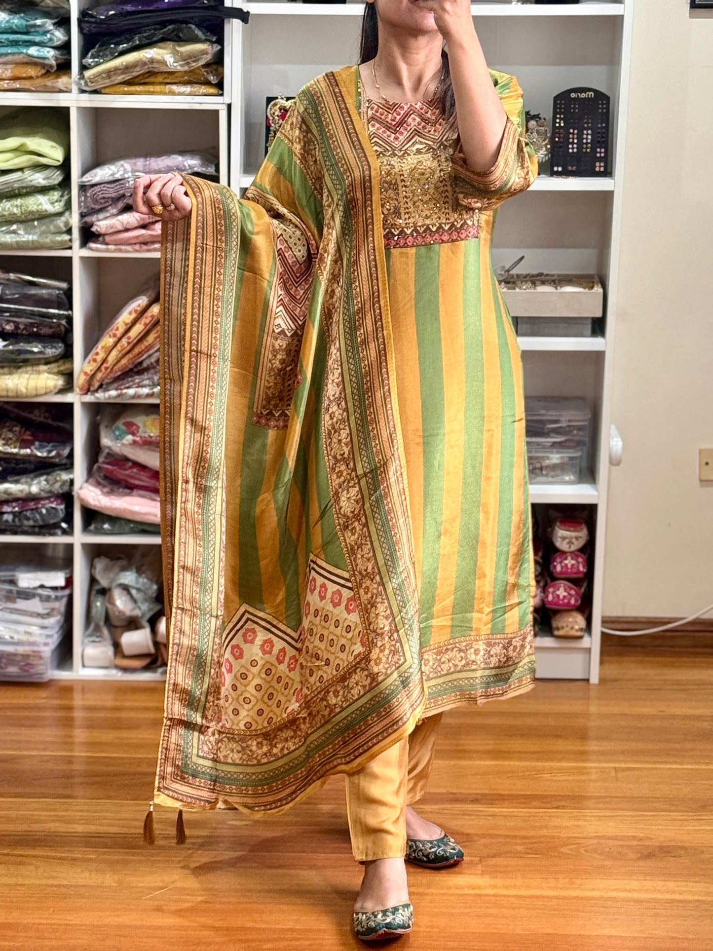 Pure shimmer with heavy handwork suit