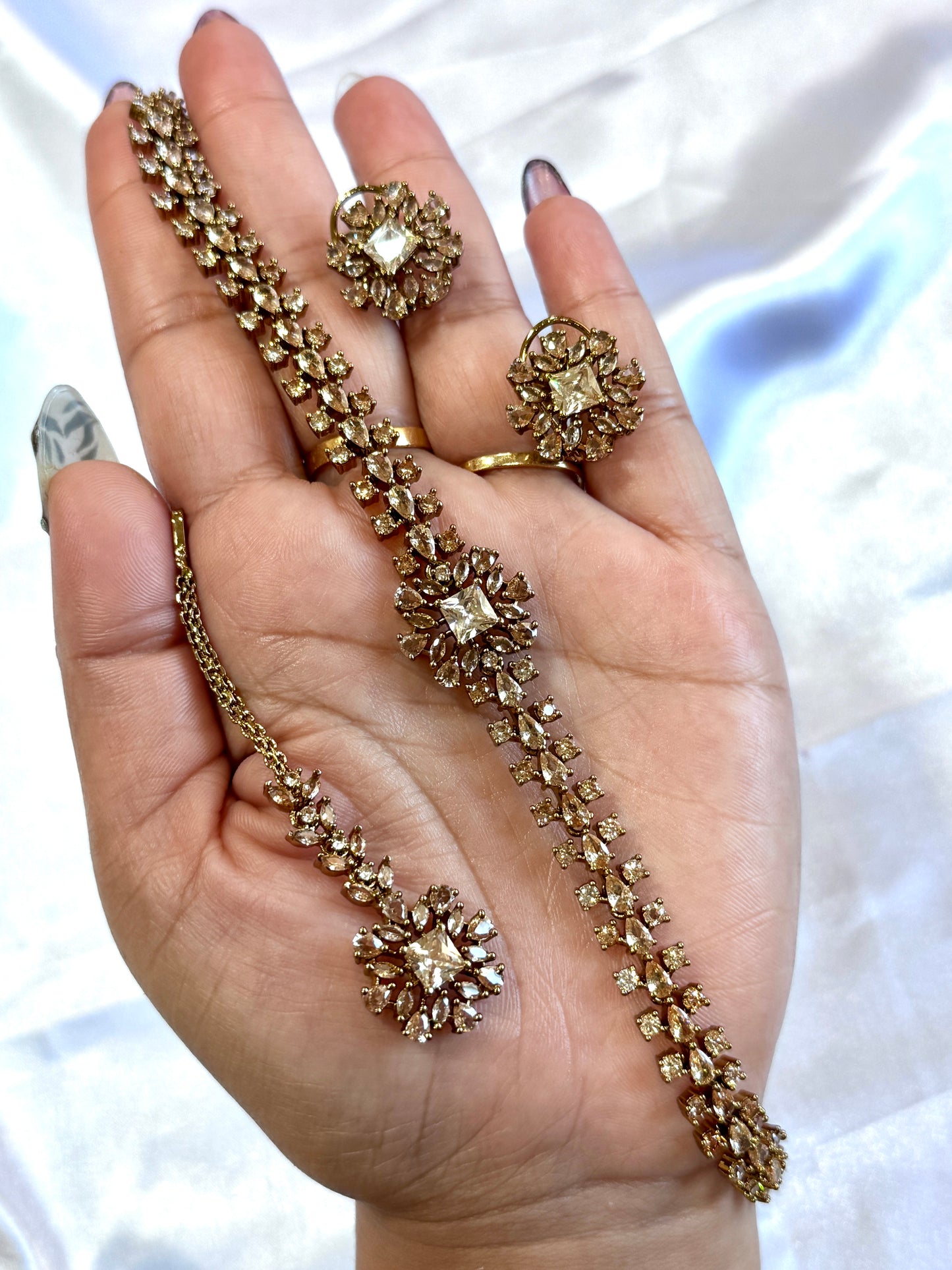 Ad sleek necklace set( golden)