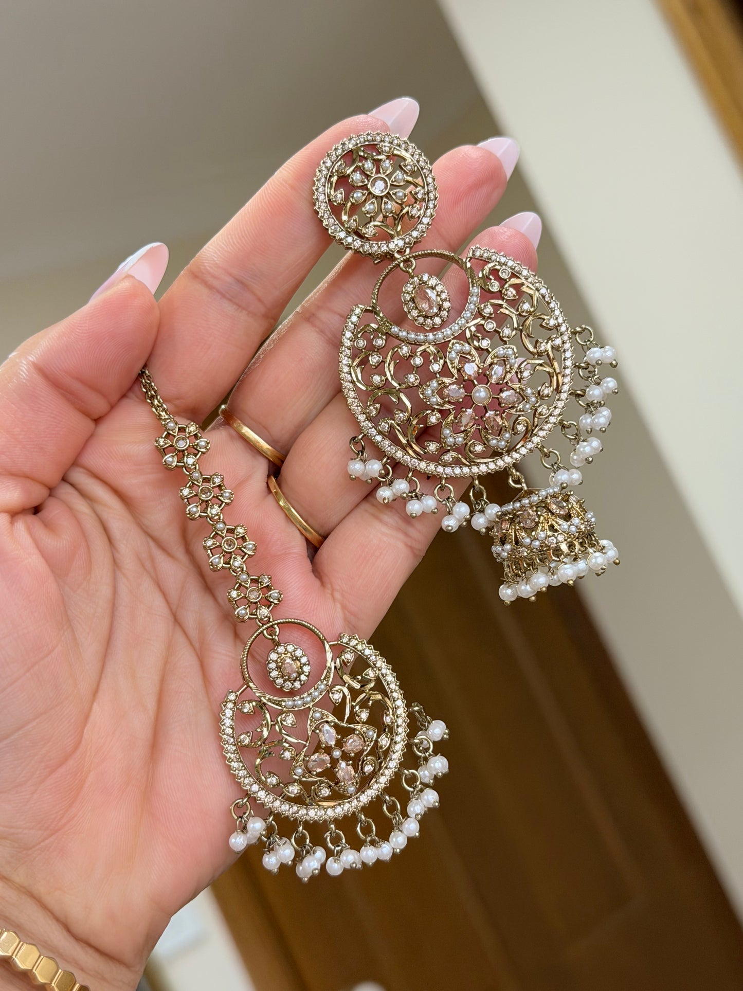 Ad jhumki with tikka(Gold)