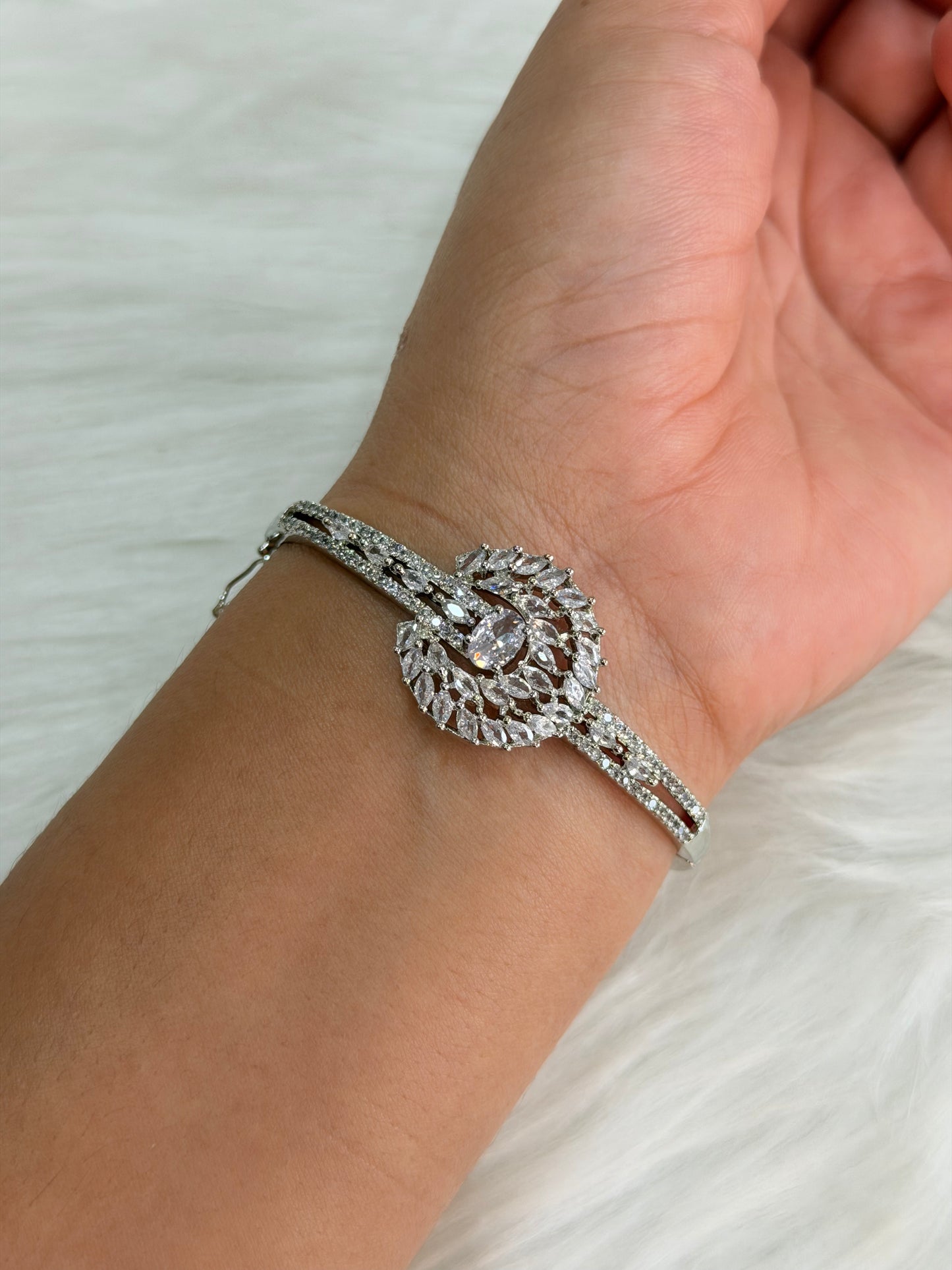 Ad bracelet ( Openable)