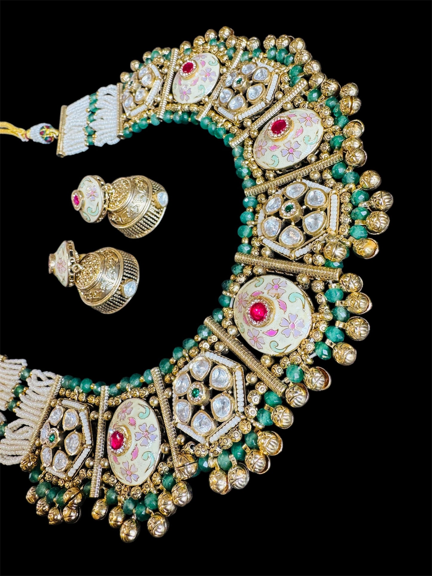 Gold look necklace
