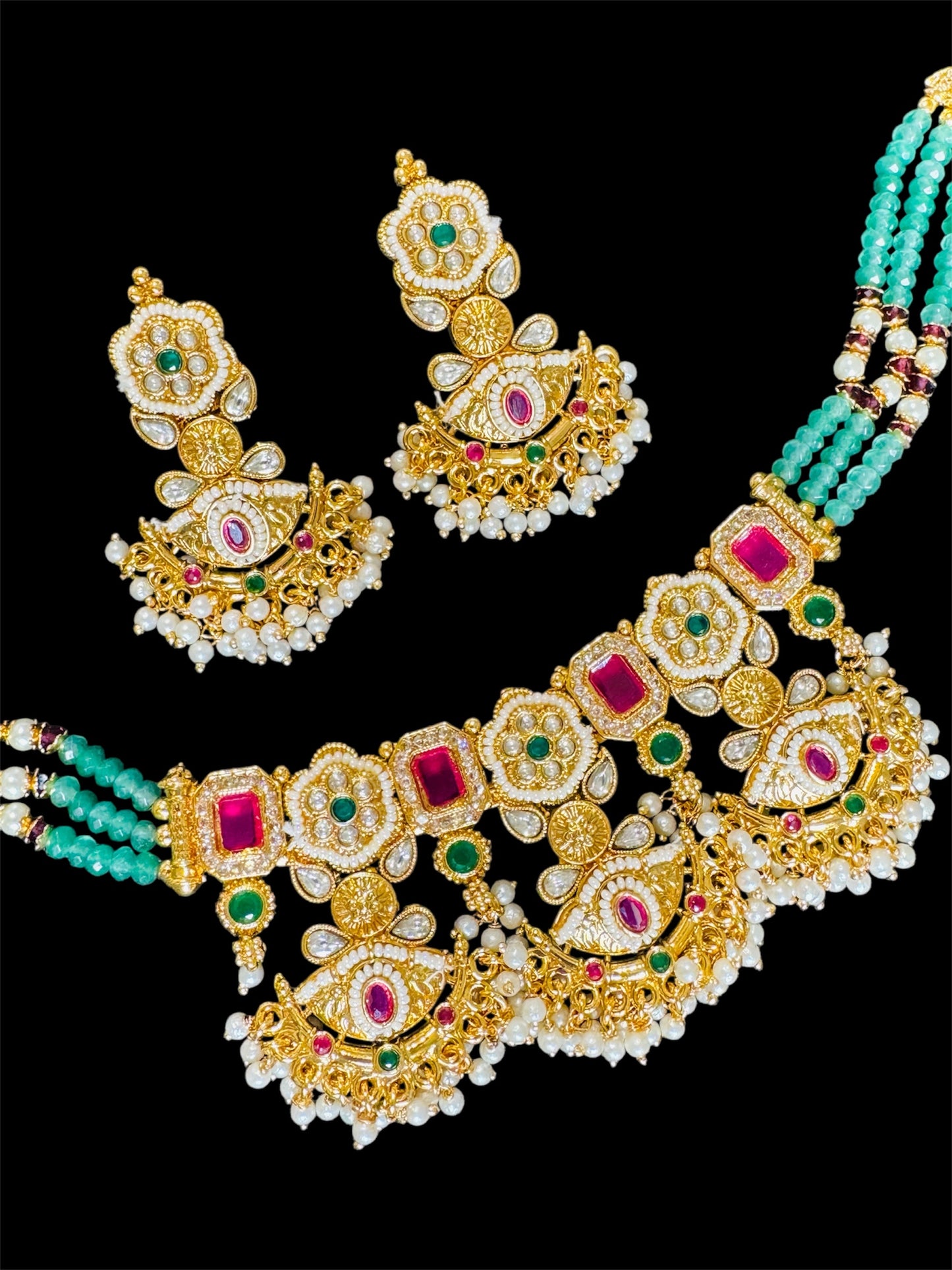 Gold look necklace