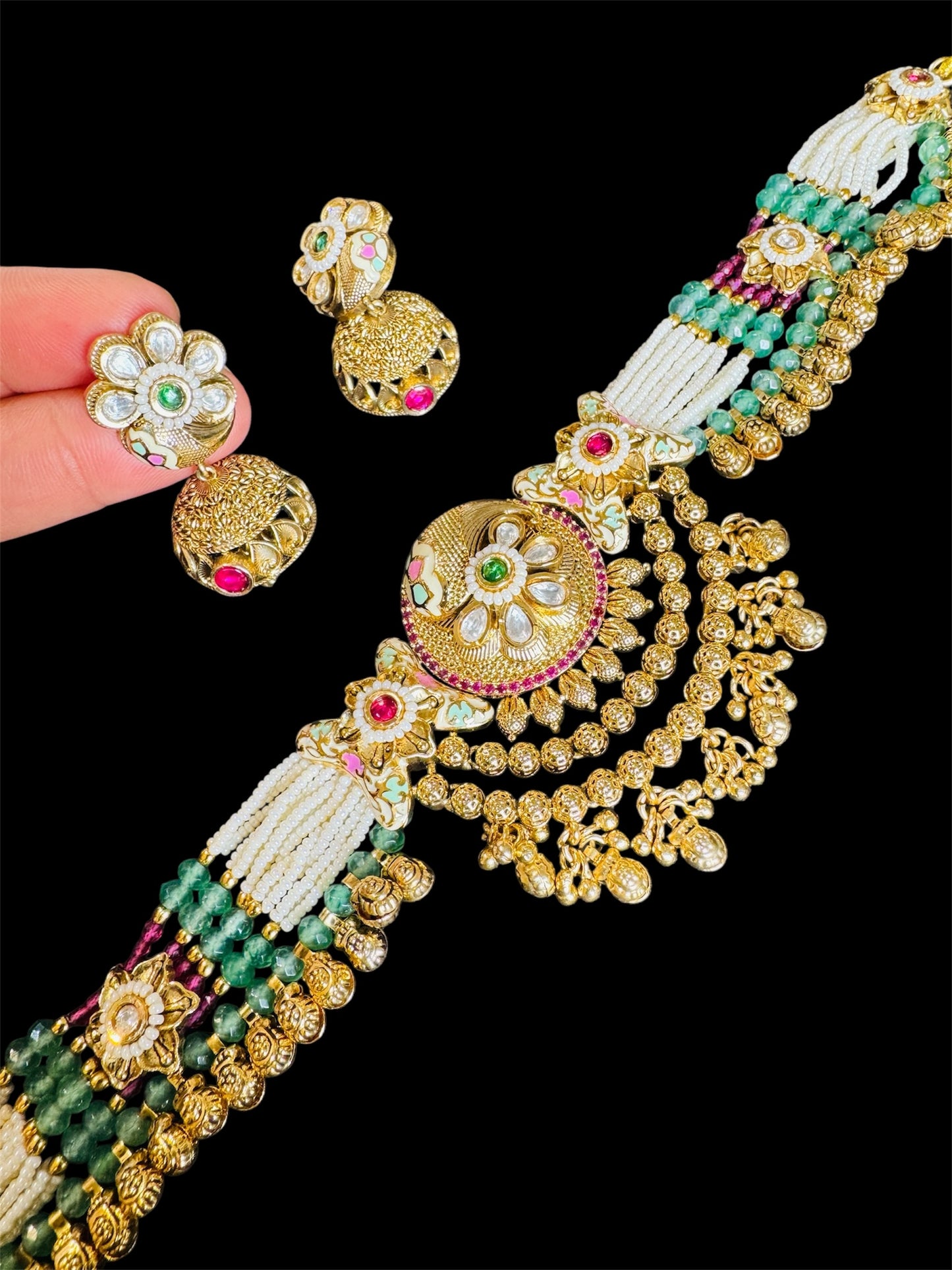 Gold look chokar