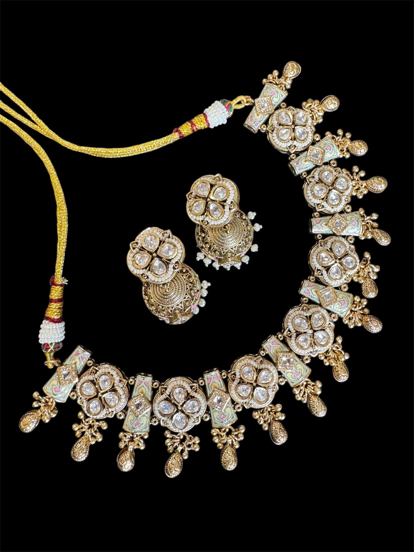 Gold look necklace