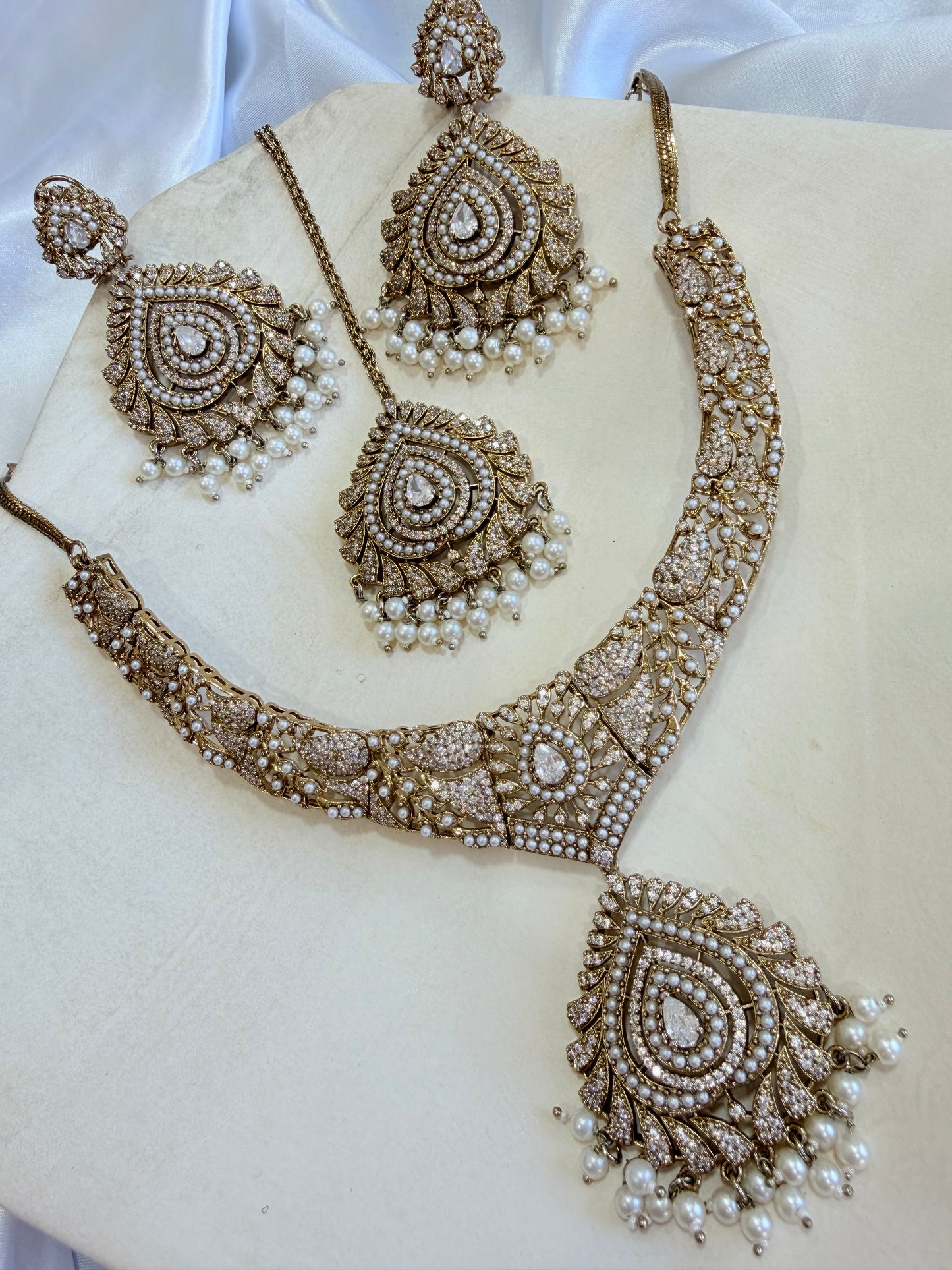 Premium Ad necklace set