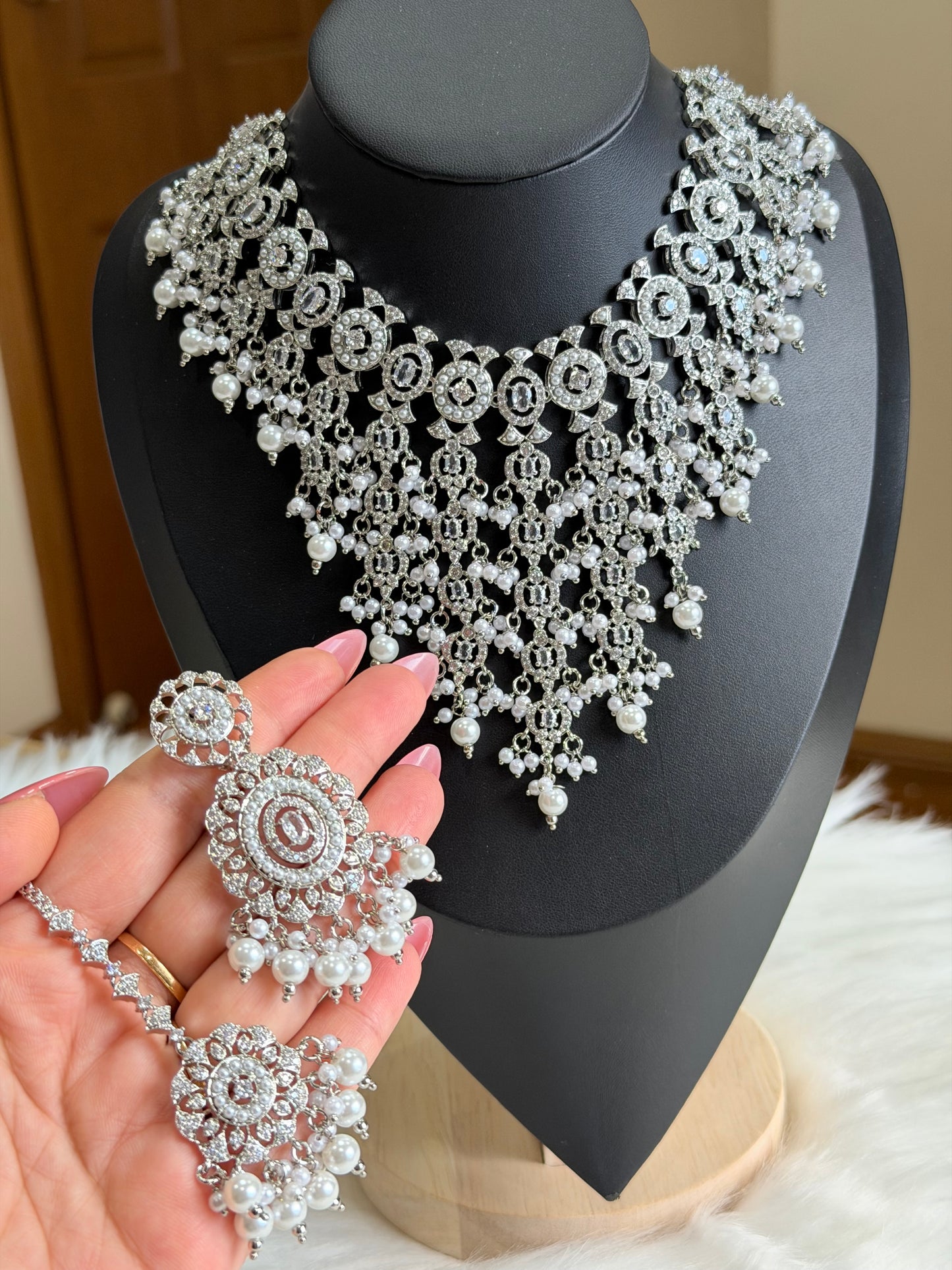 Ad necklace set