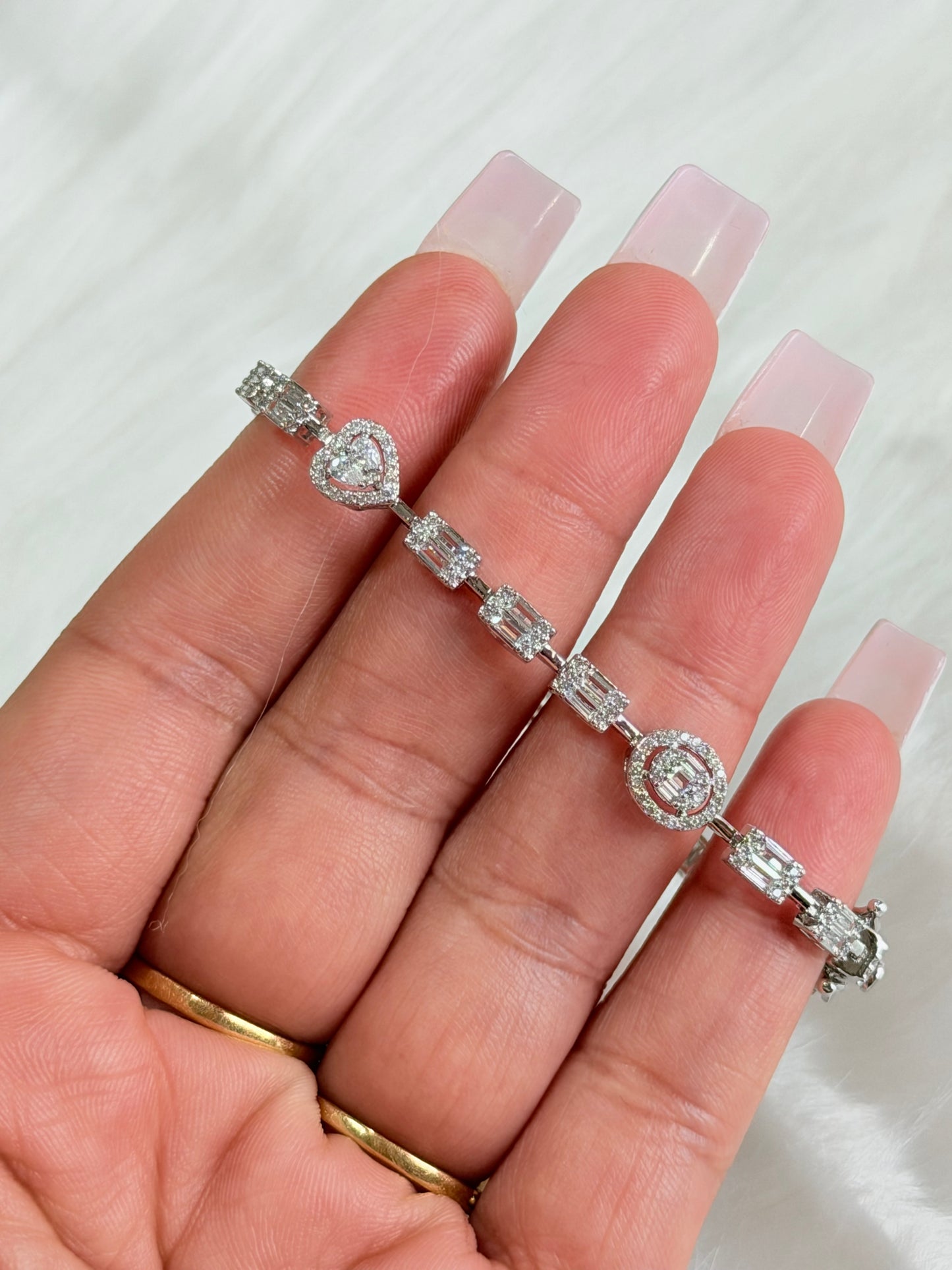 Exclusive bracelet with VVS clarity