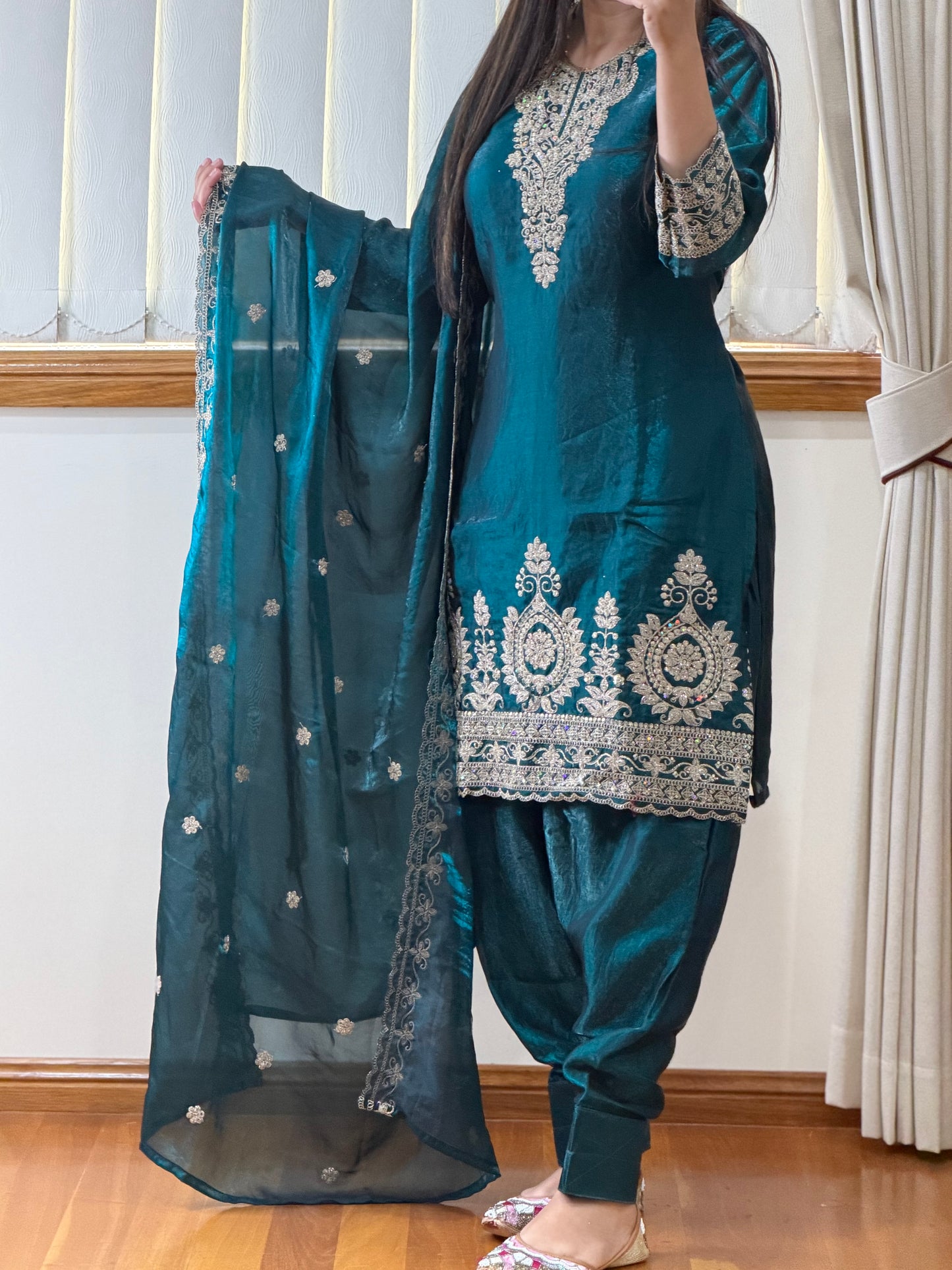 Traditional Farshi Glam
