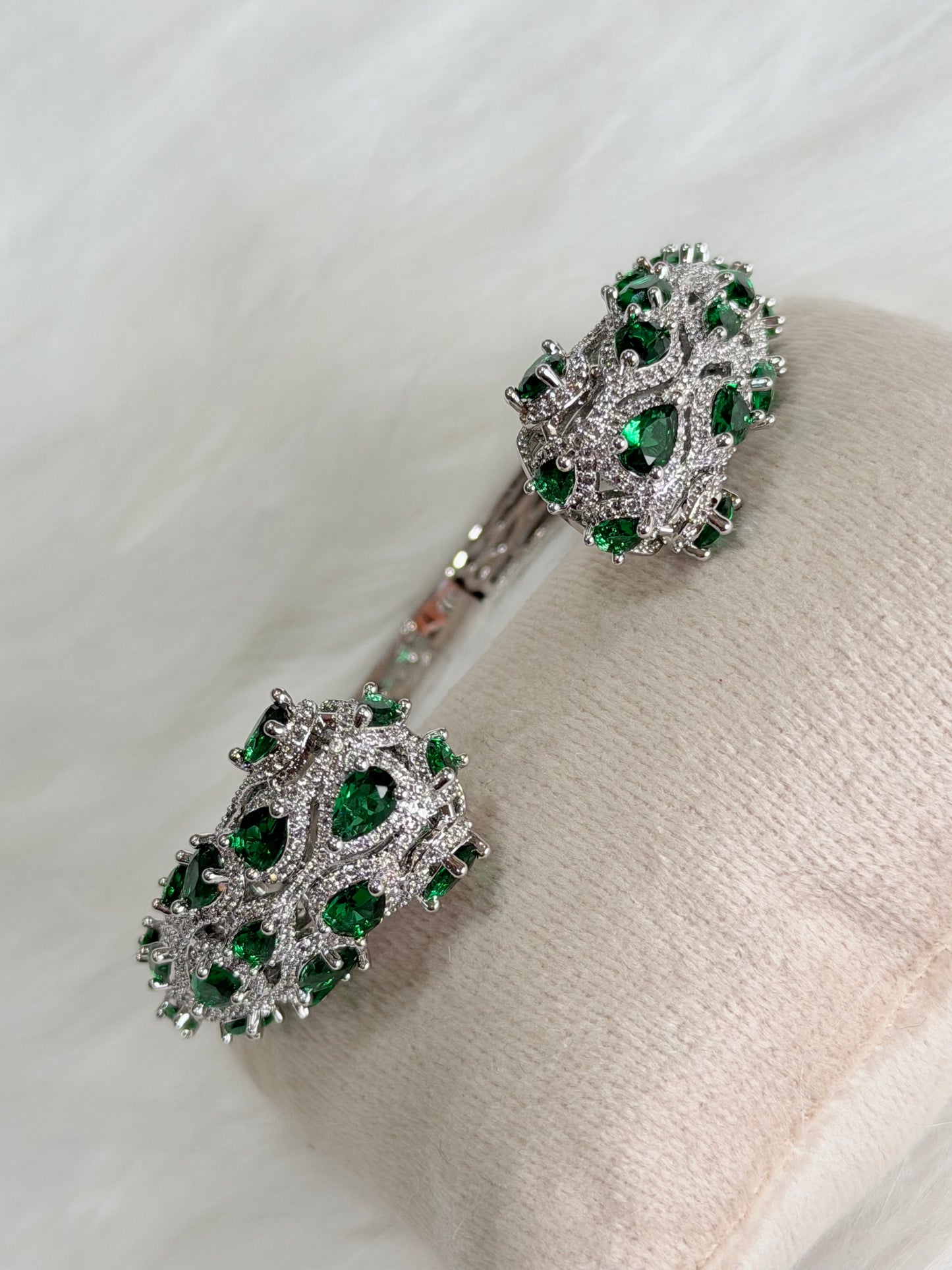 Exclusive bracelet with VVS clarity