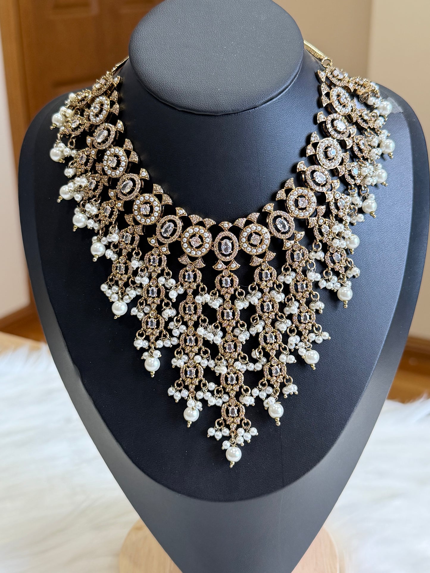 Ad necklace set