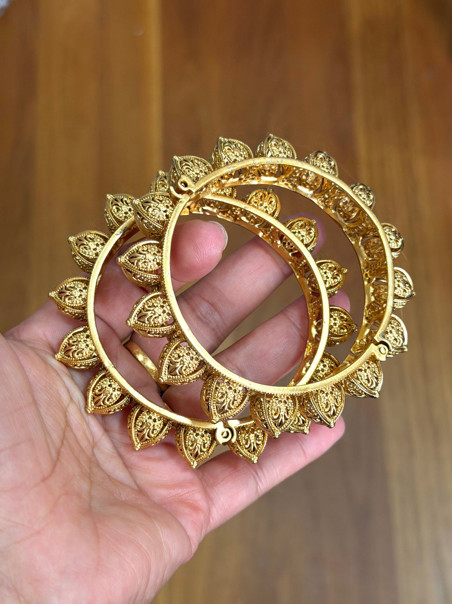 Gold look openable kangan