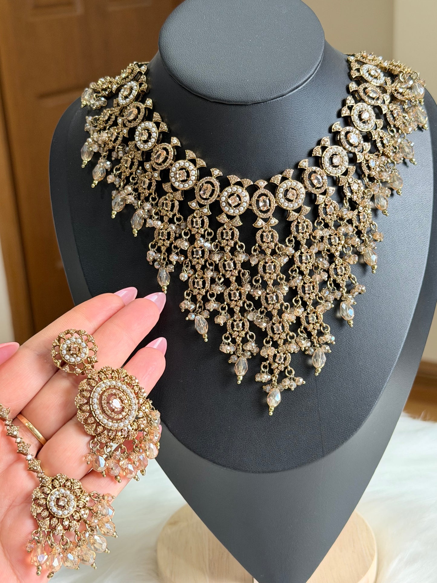 Ad necklace set
