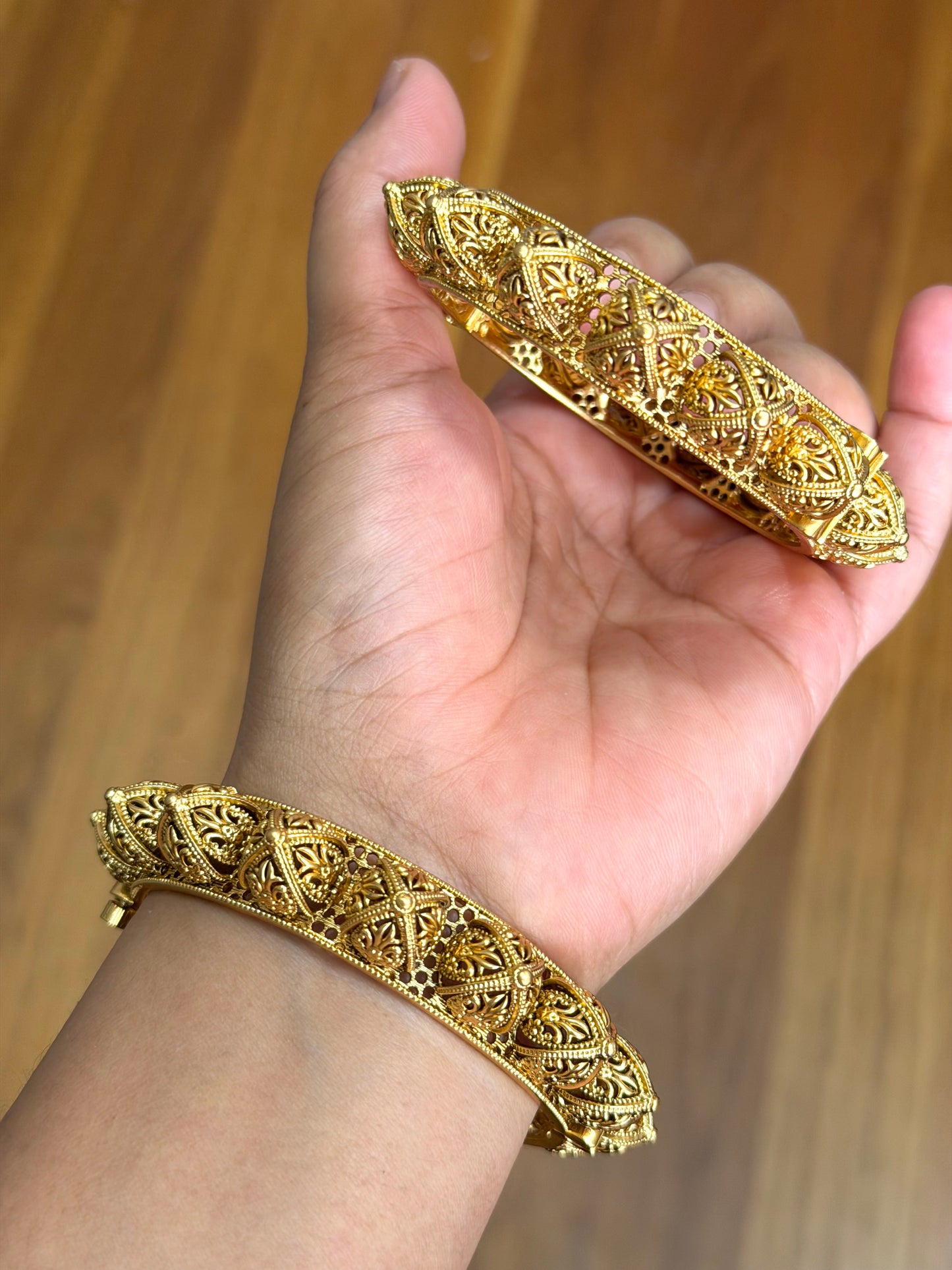 Gold look openable kangan