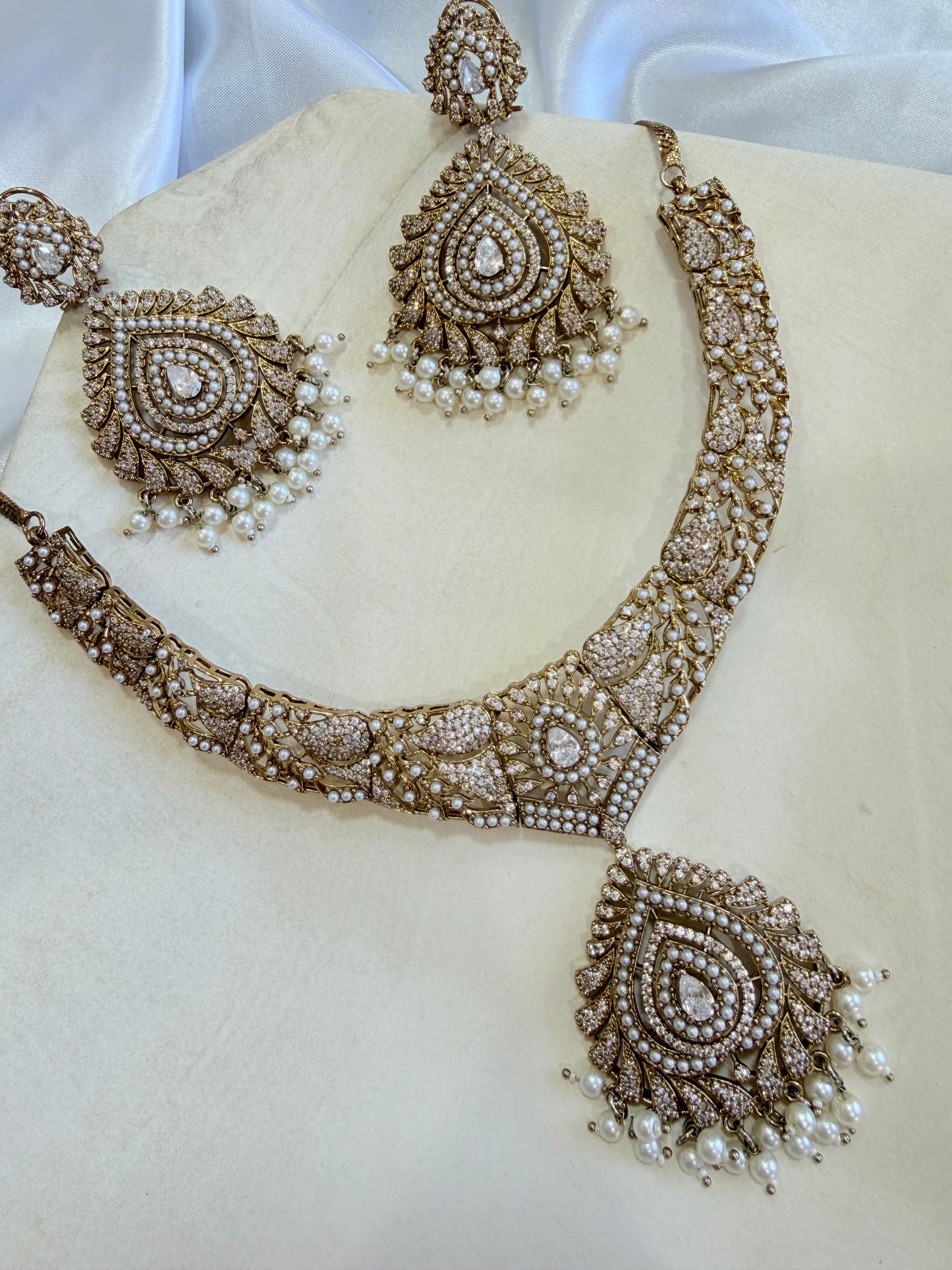 Premium Ad necklace set