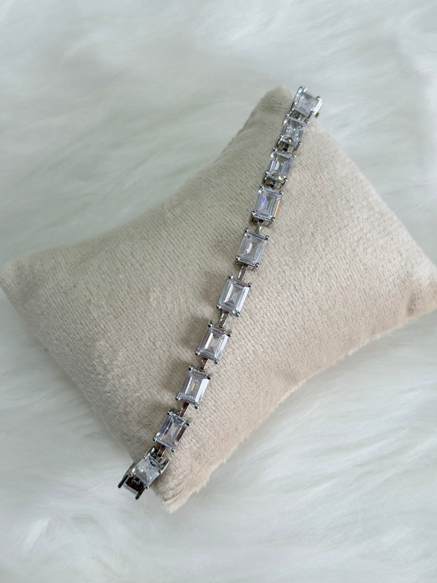 Exclusive bracelet with VVS clarity