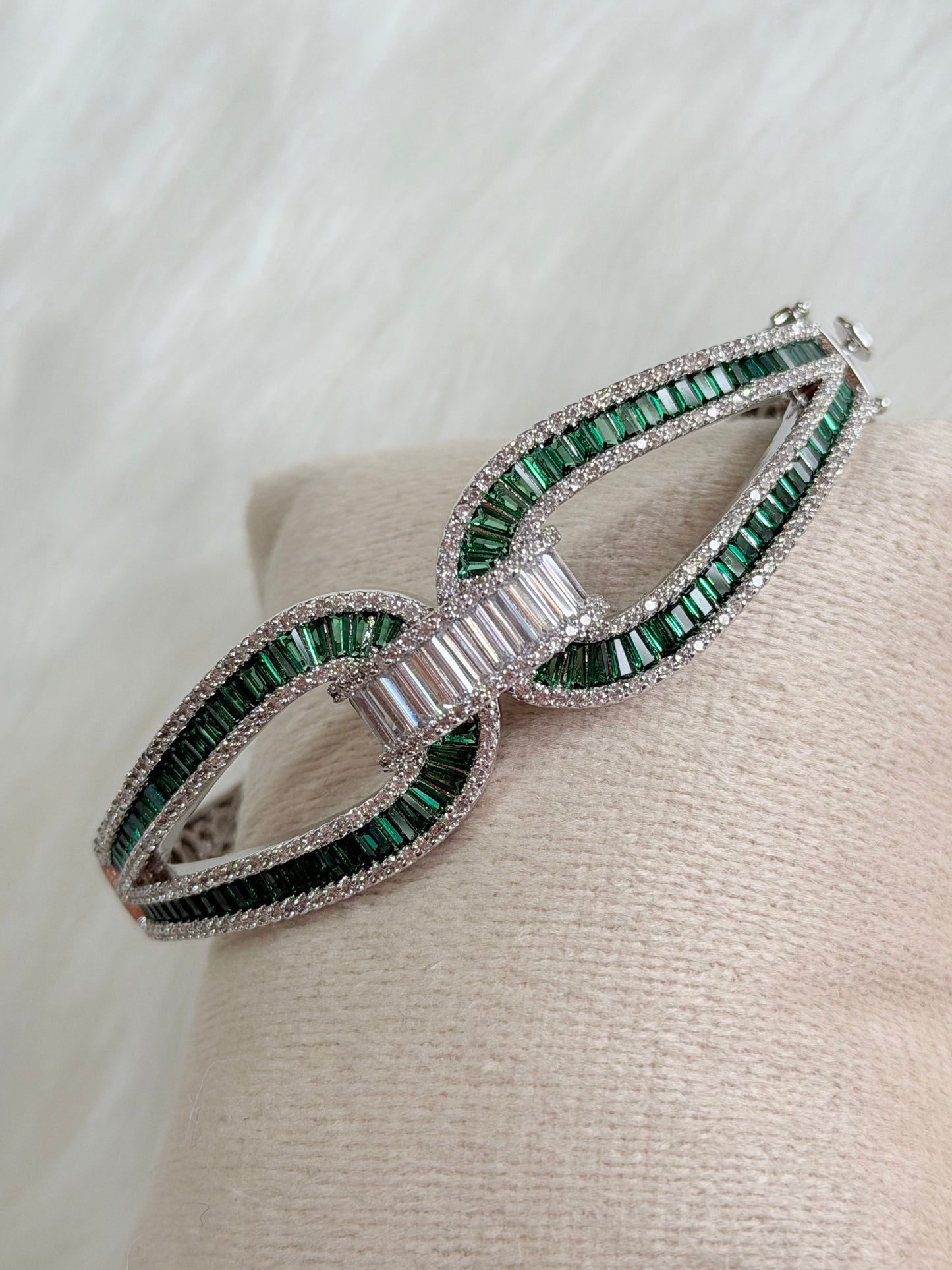 Exclusive bracelet with VVS clarity