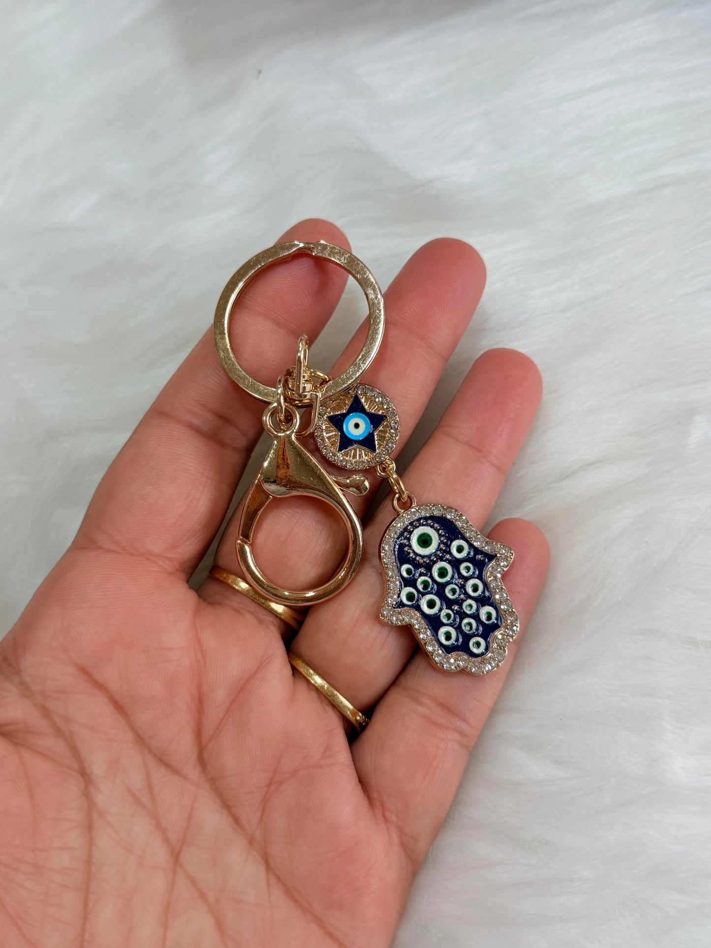Rakhi combo(Bracelet colour may vary and is available in Red or Maroon)