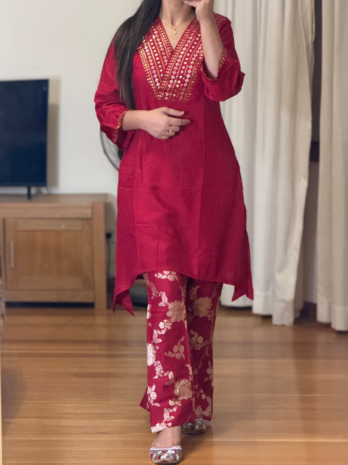 Elegant Dola Silk Suit with Banarasi Bottom