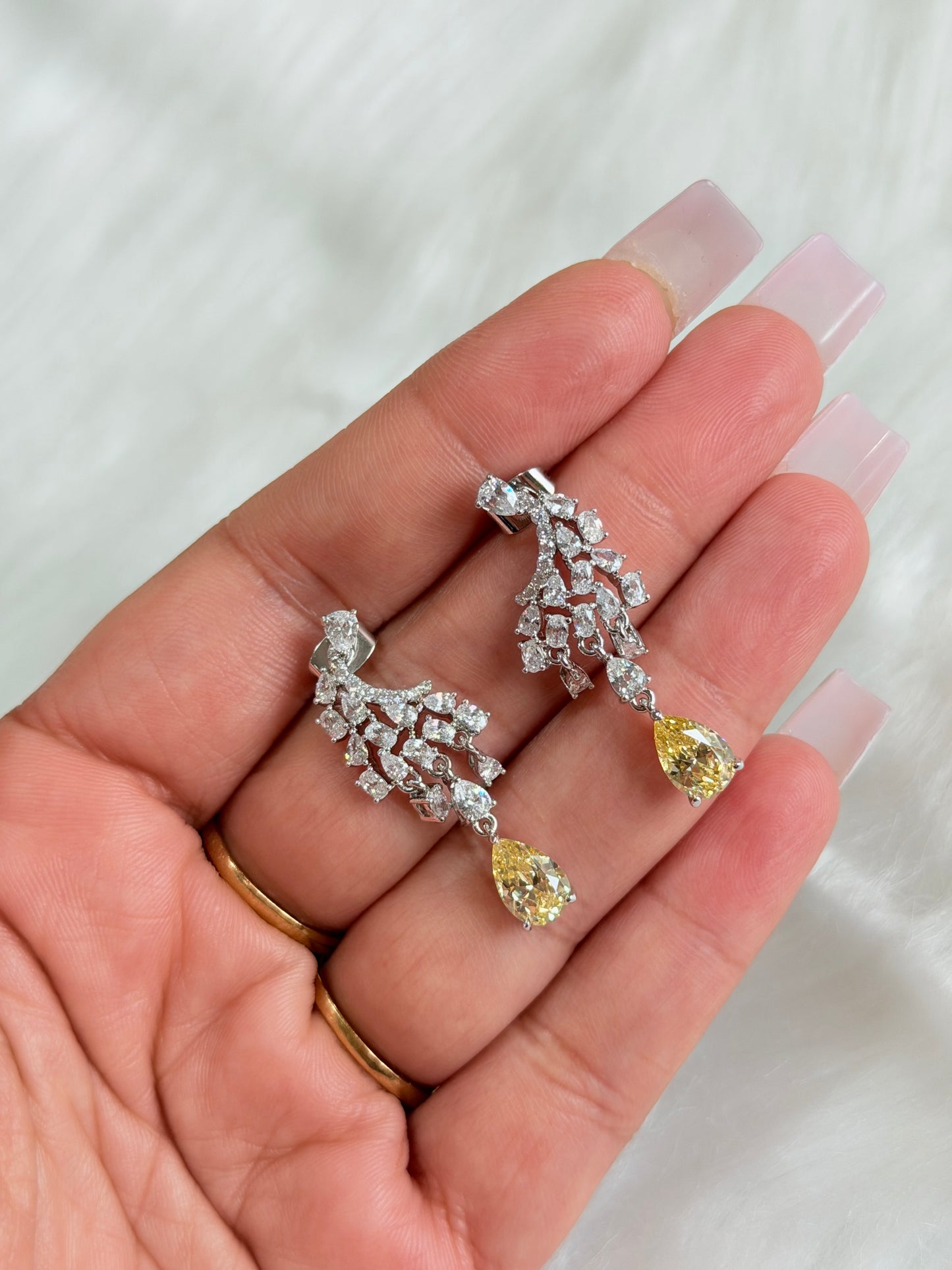 Exclusive earrings with VVS Clarity