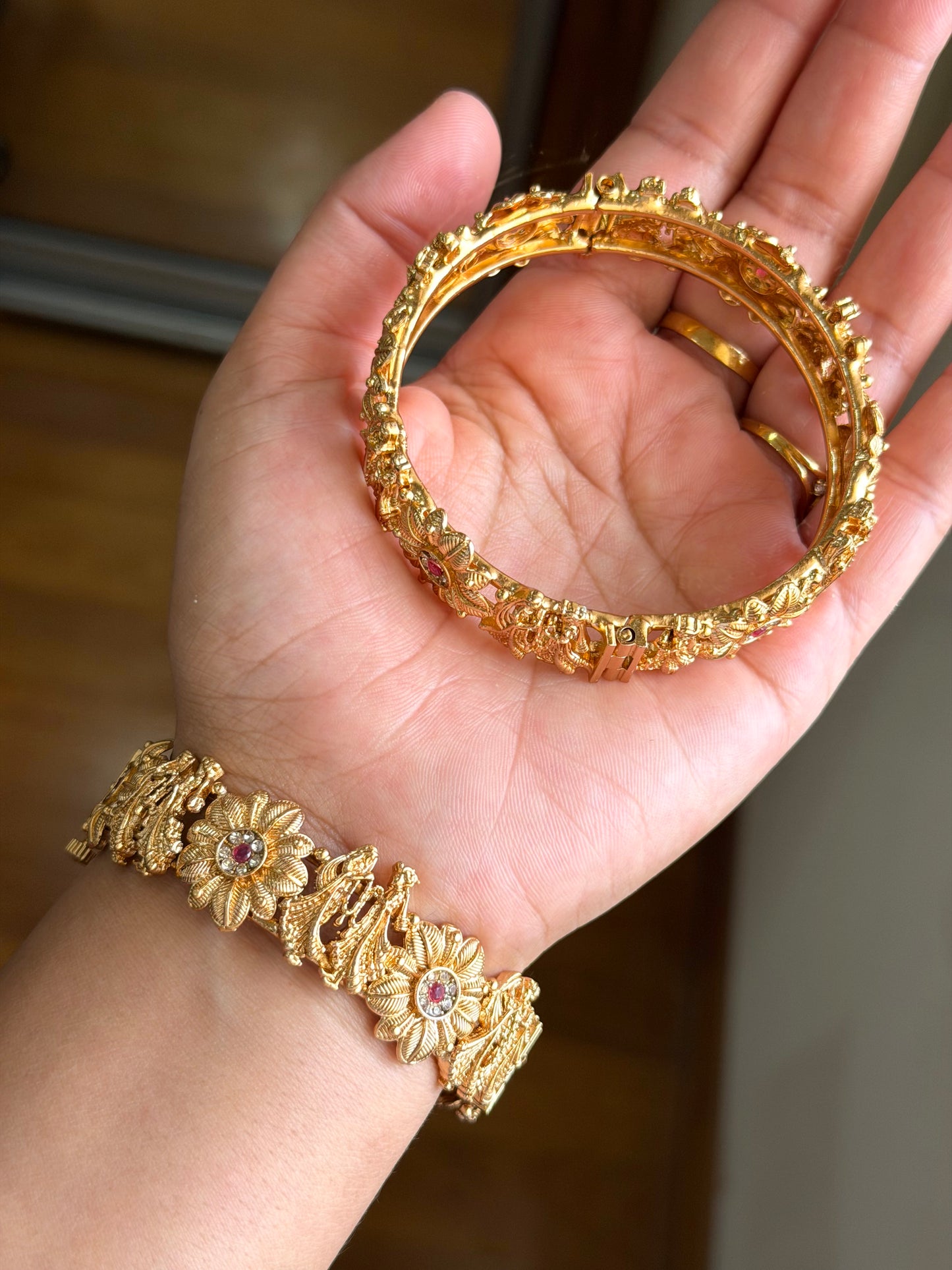 Gold look openable kangan