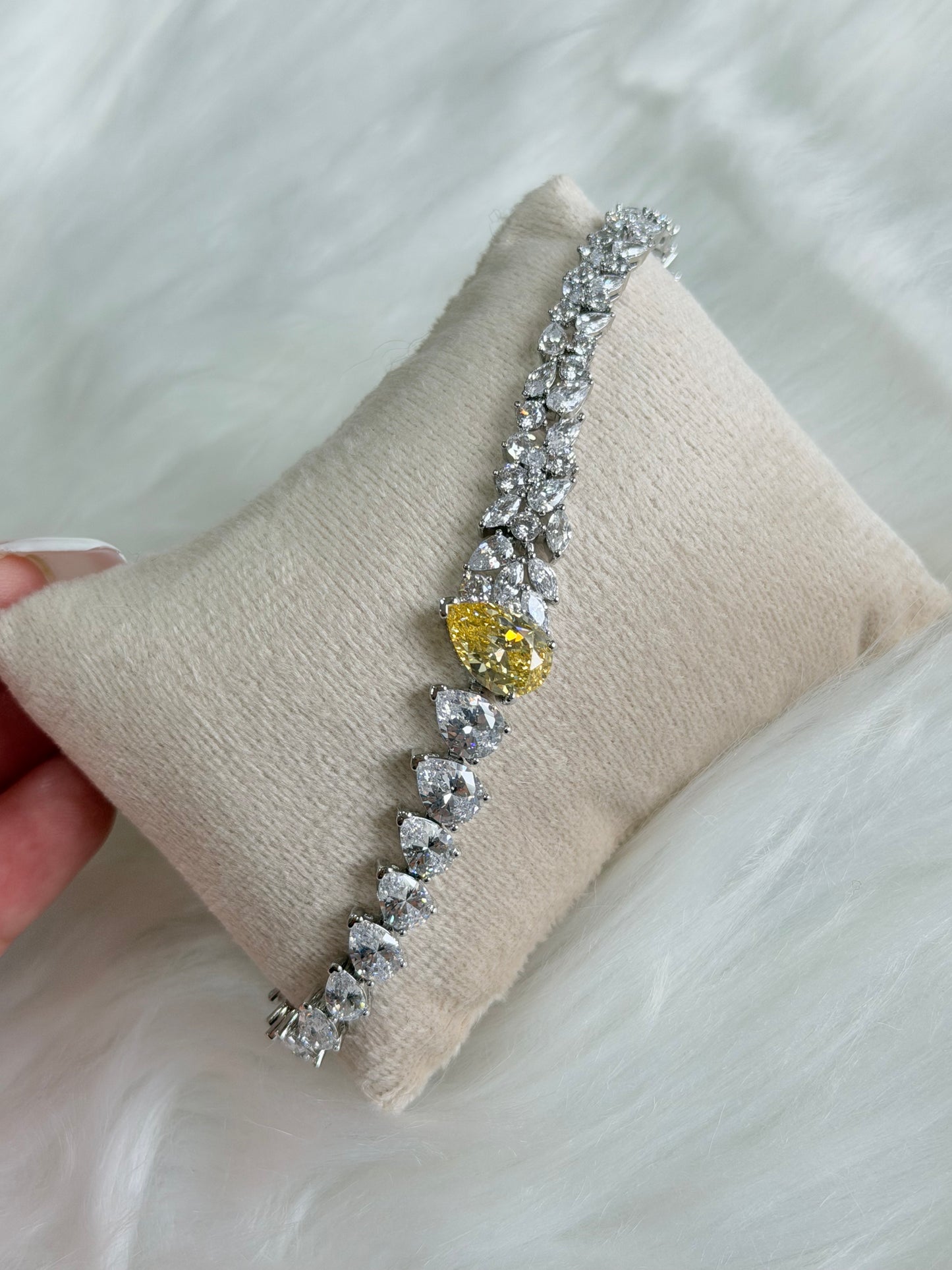 Exclusive bracelet with VVS clarity