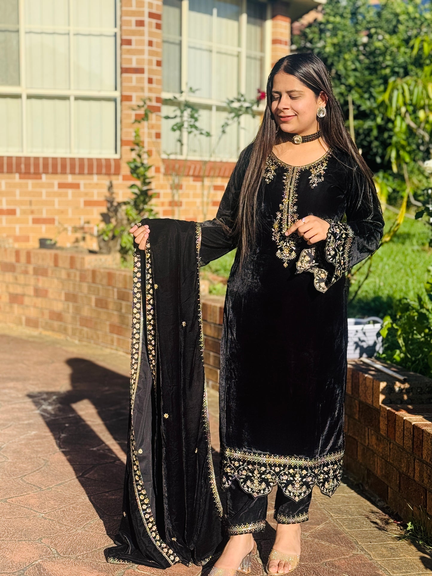 Ethnic Motifs Embroidered Velvet Kurta With Trousers & hevey Dupatta