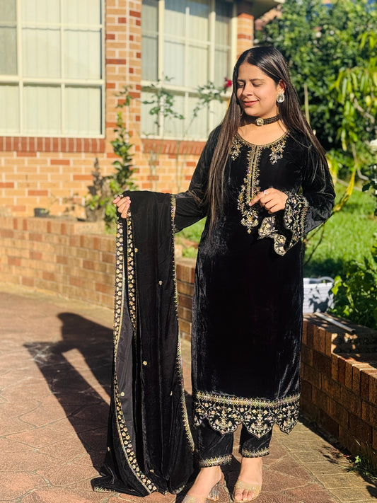 Ethnic Motifs Embroidered Velvet Kurta With Trousers & hevey Dupatta