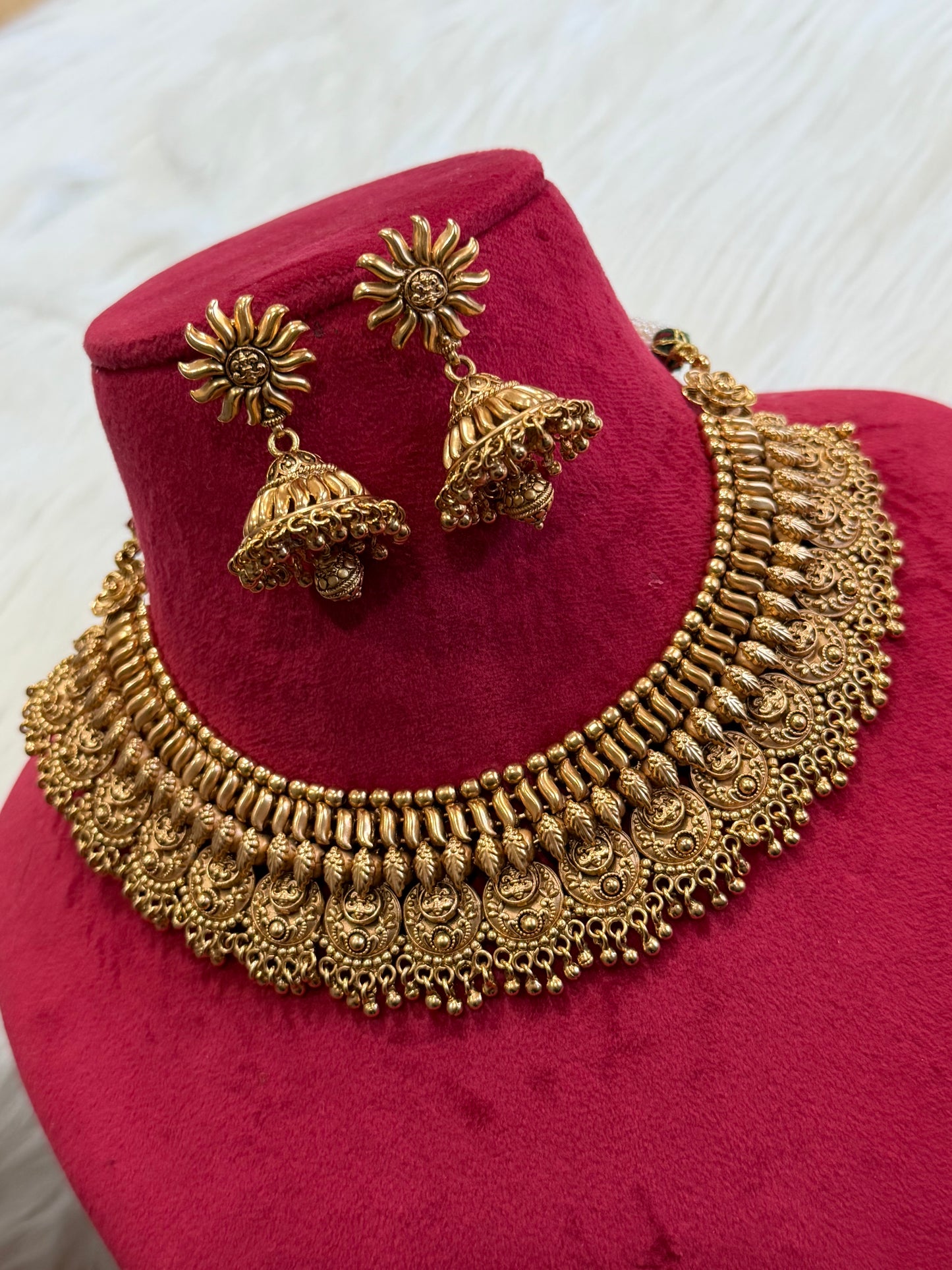 Gold look premium necklace set