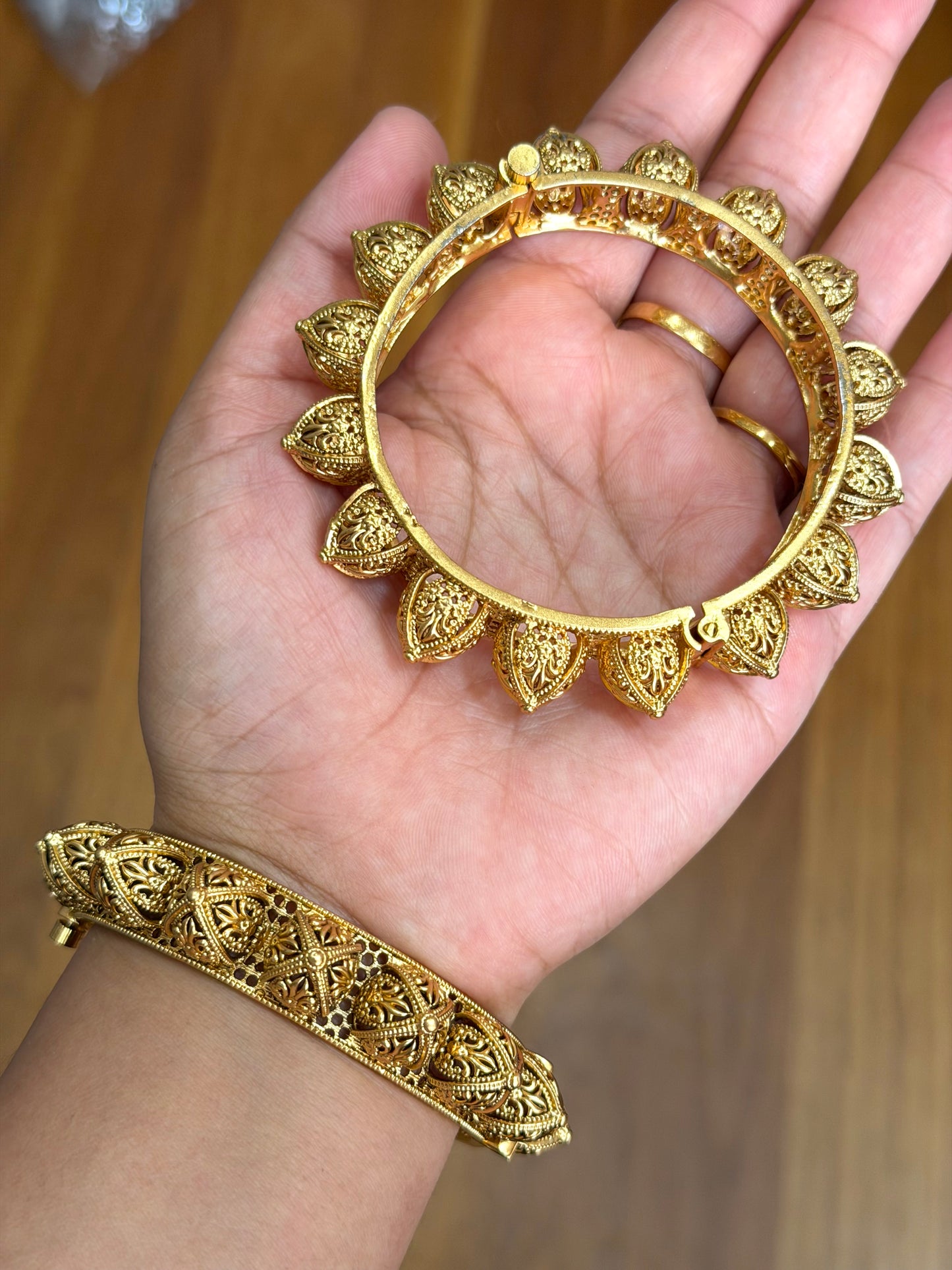 Gold look openable kangan