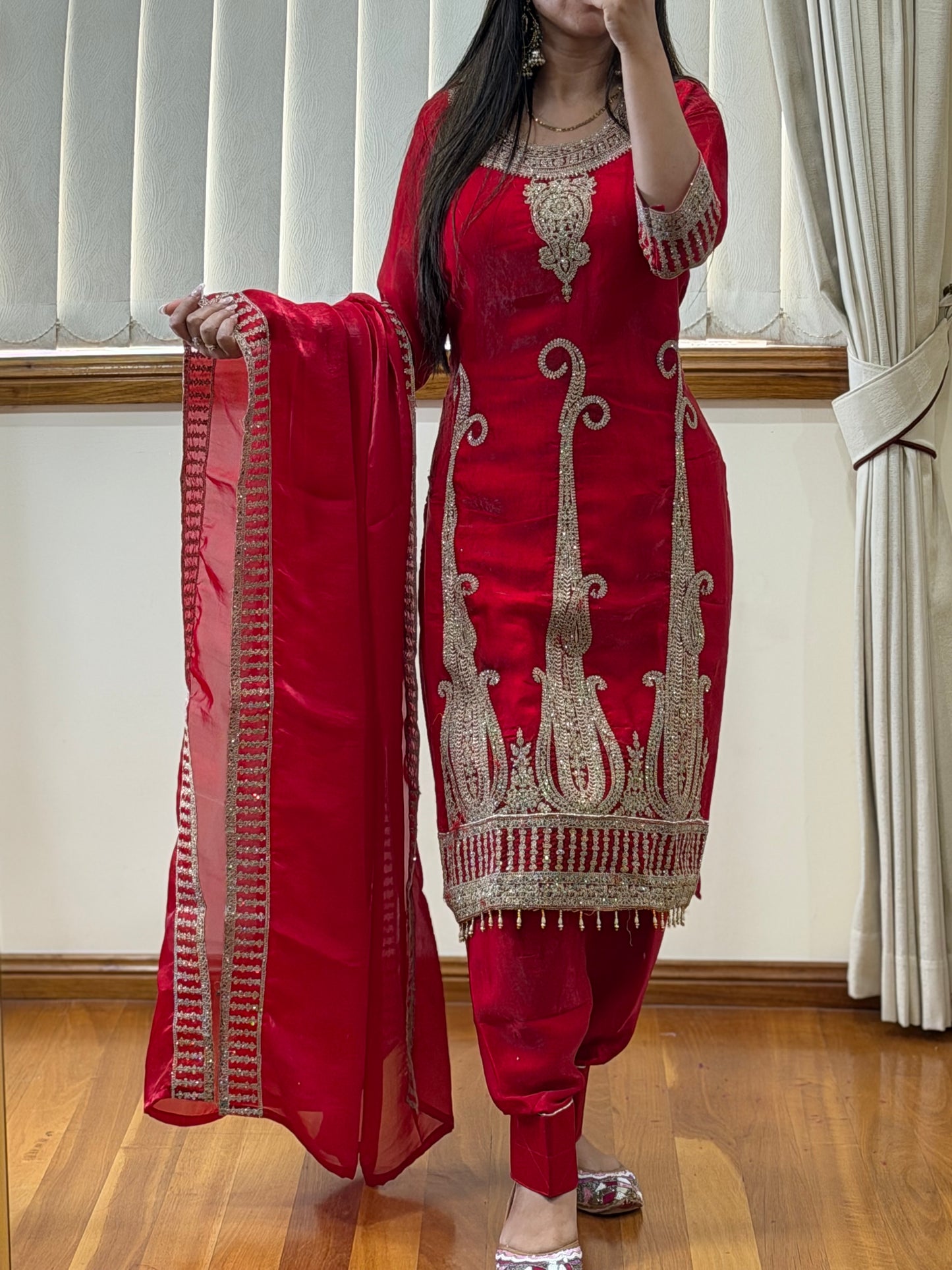 Traditional Farshi Glam