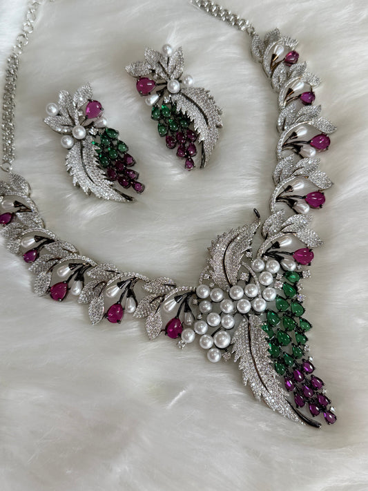 Exclusive necklace set
