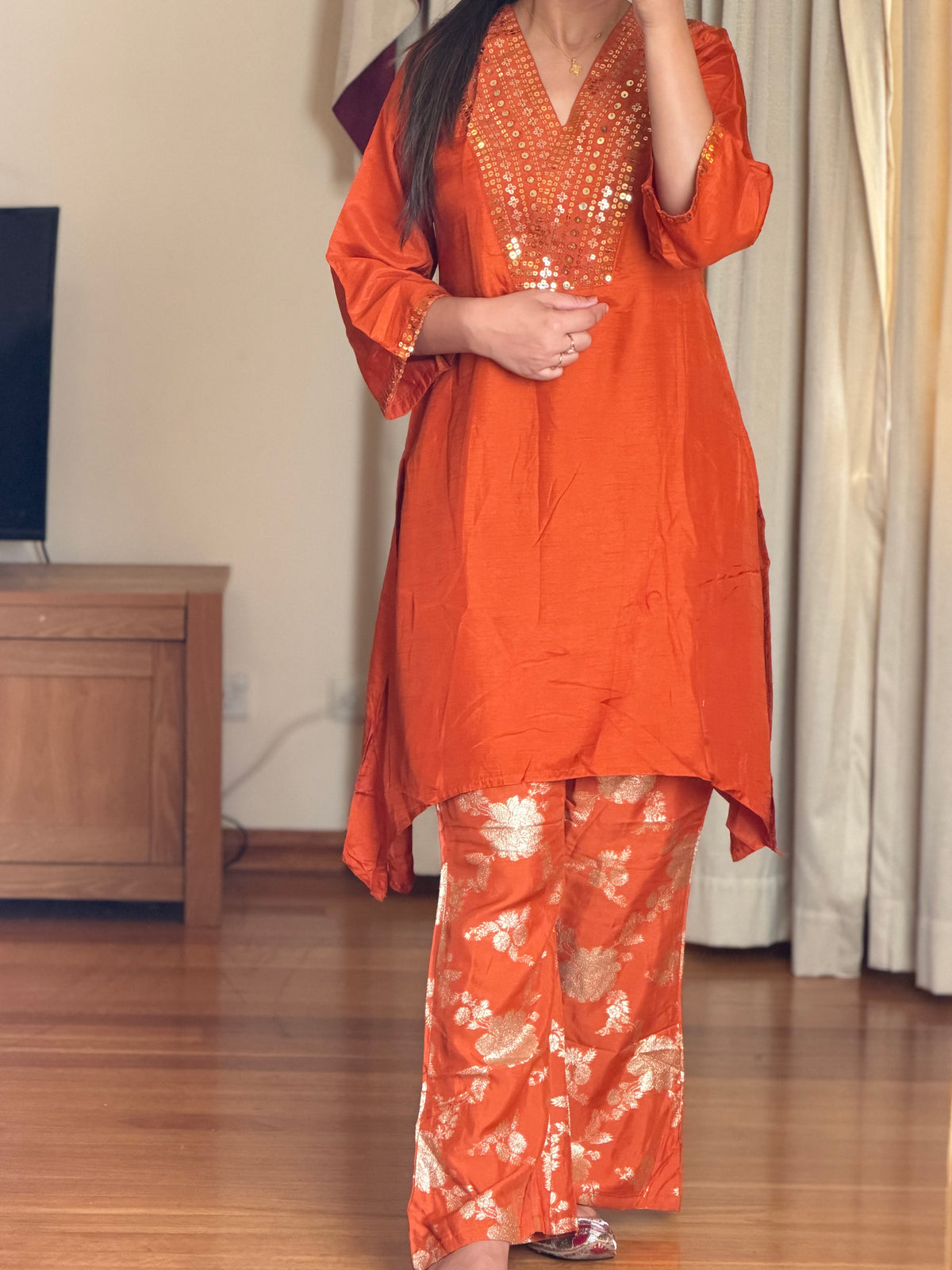 Elegant Dola Silk Suit with Banarasi Bottom