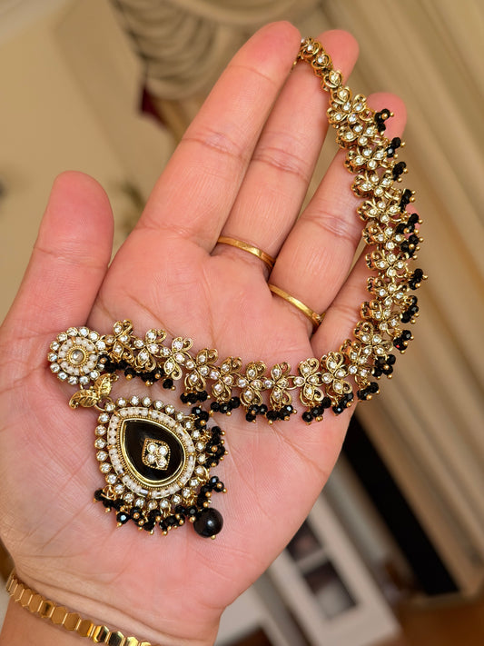 Kundan earrings with sehare