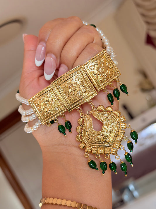 Traditional necklace set