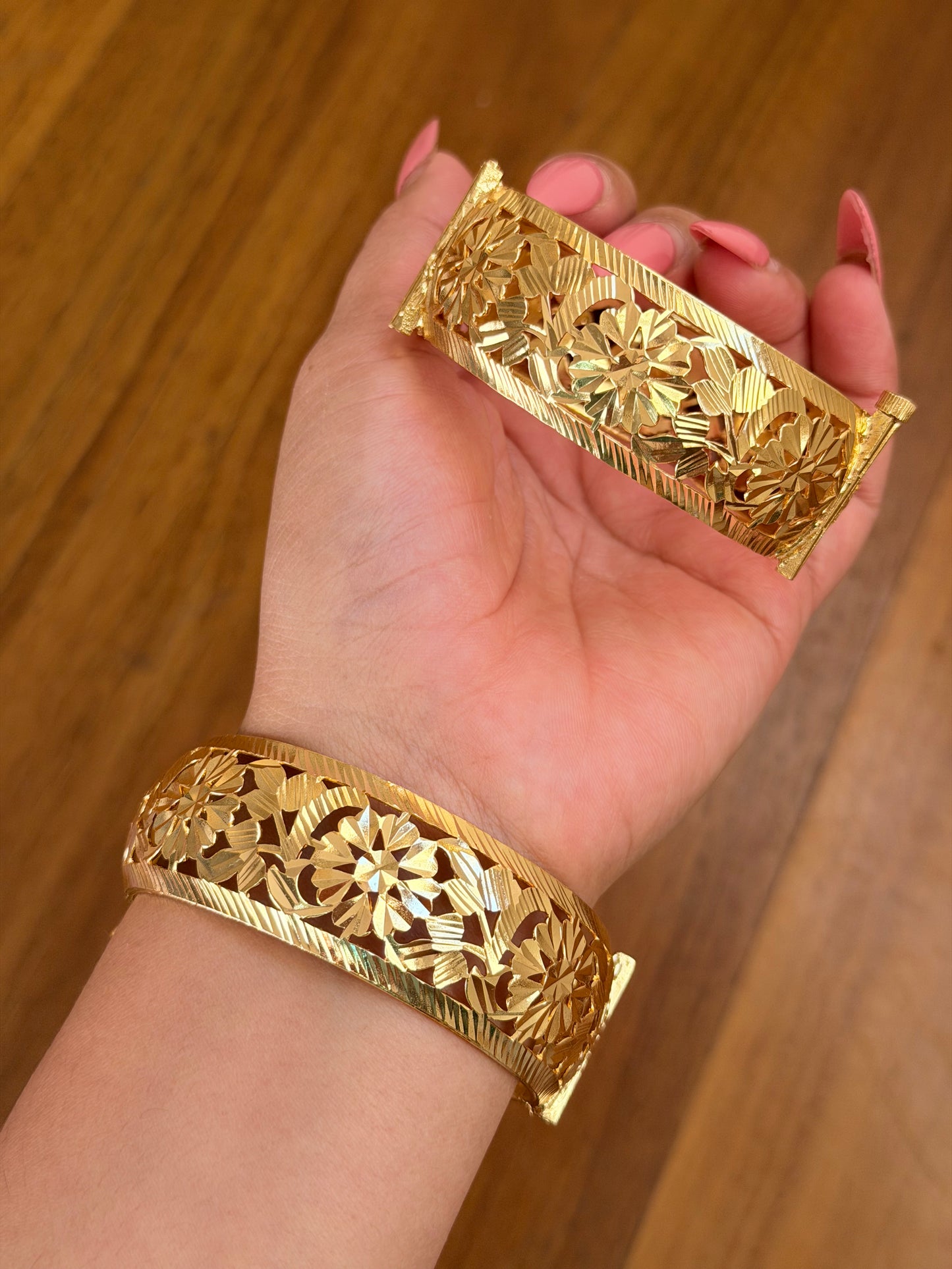 Premium gold look openable kangan